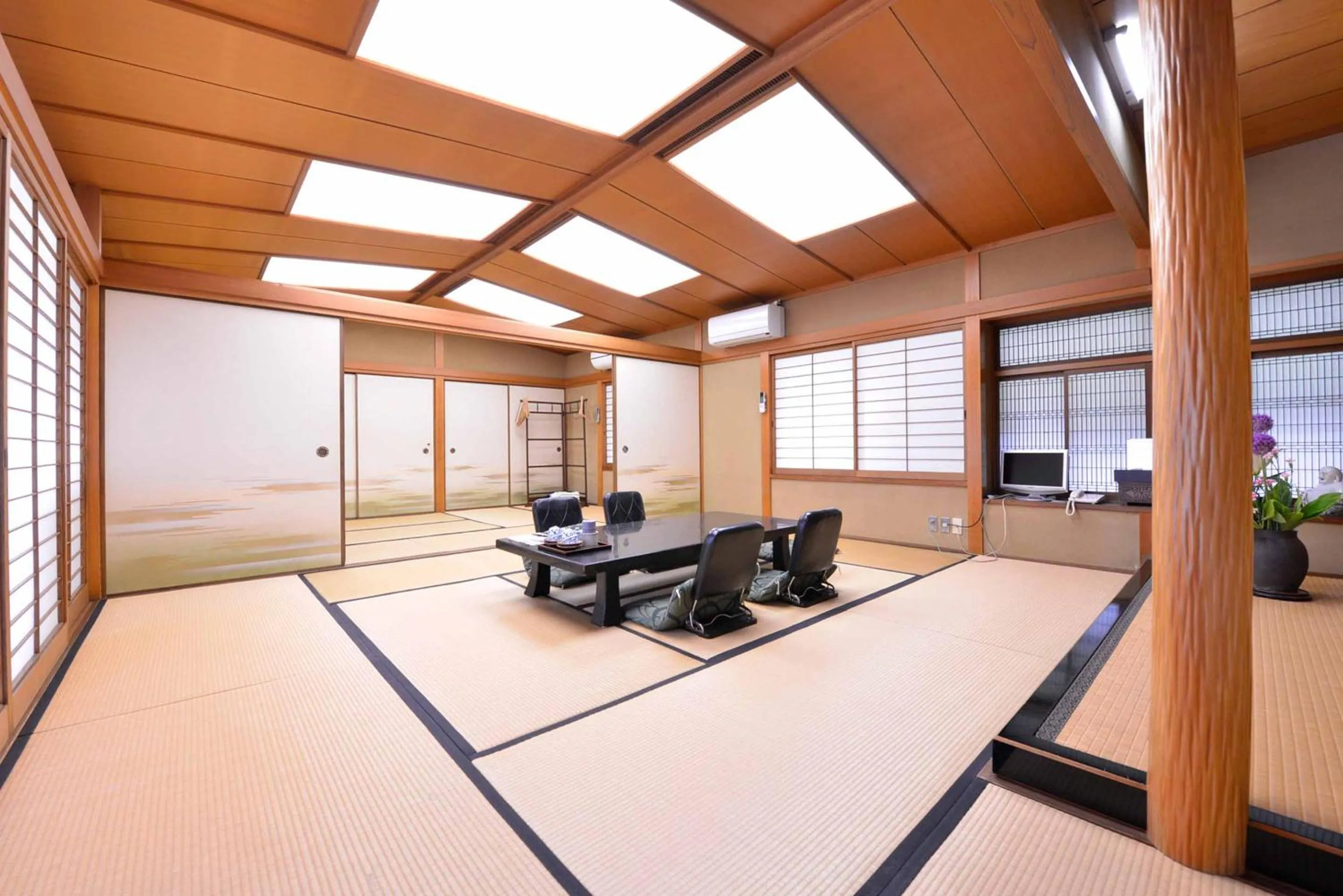 Photo of the whole room in Bingoya