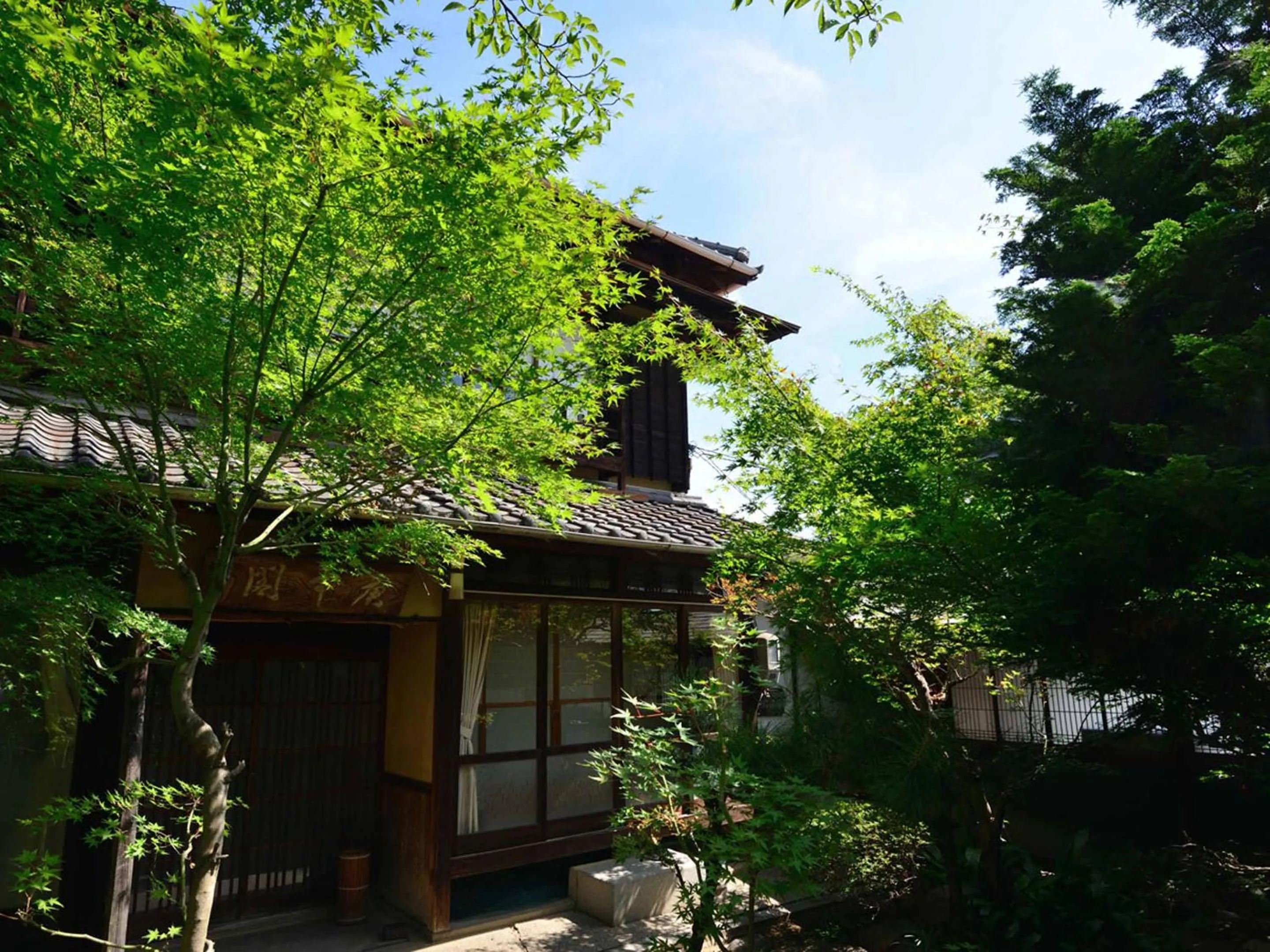 Facade/entrance in Bingoya