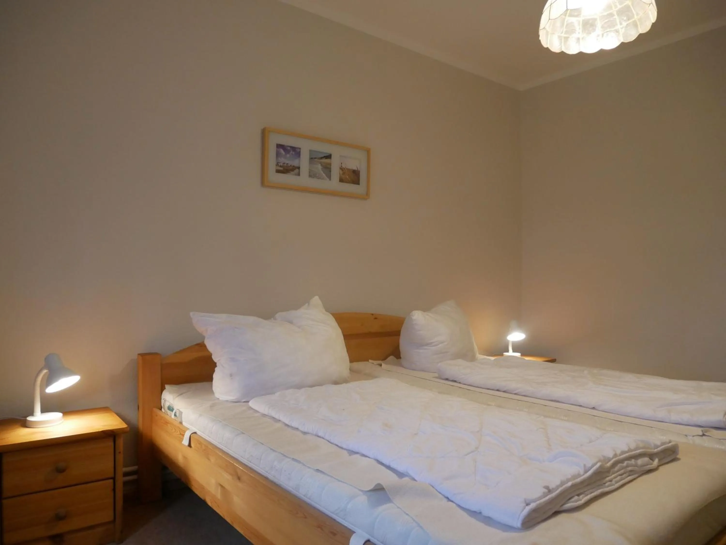 Bed in Ferienwohnungen & Bungalow Karlchen