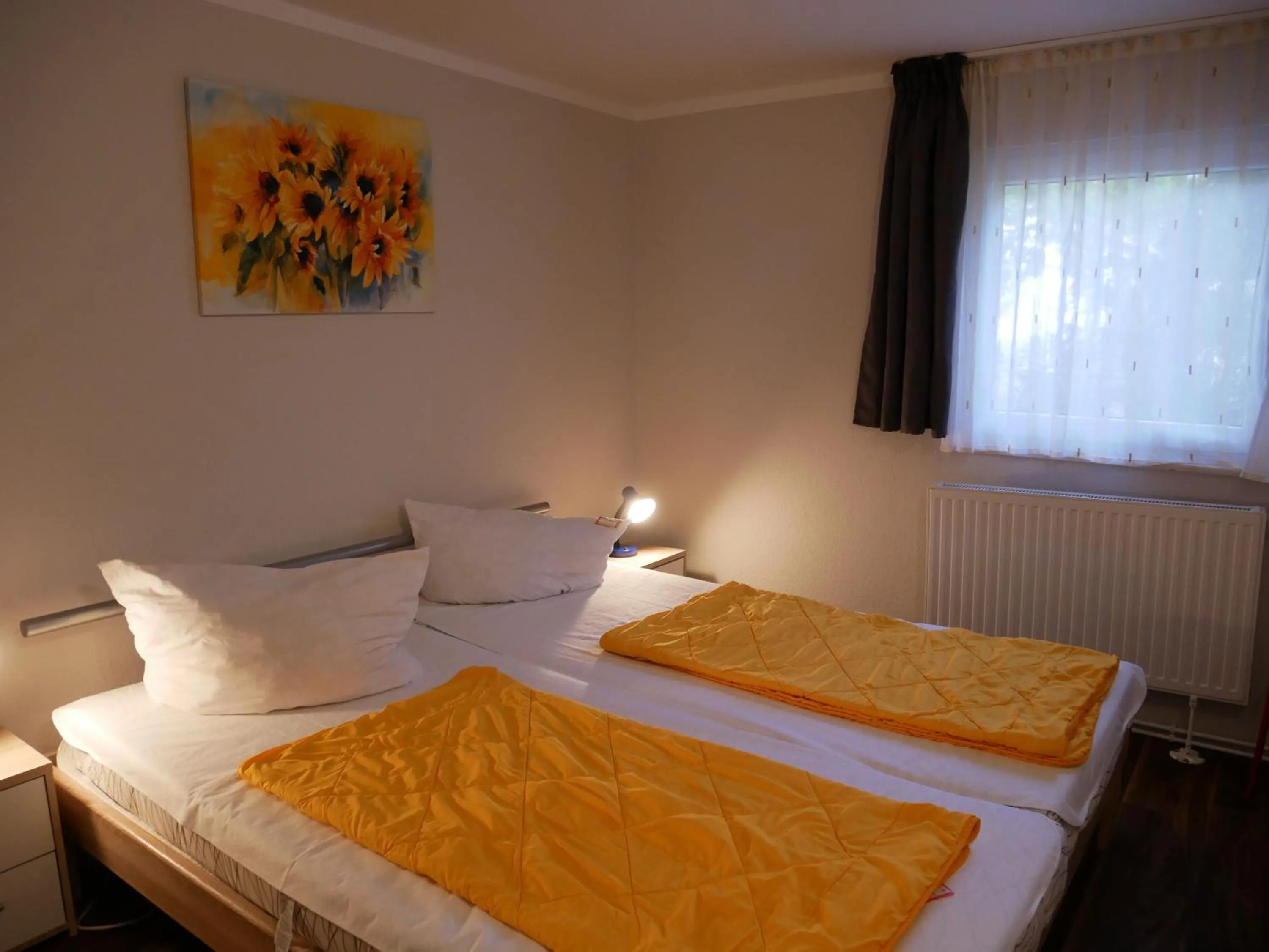 Bed in Ferienwohnungen & Bungalow Karlchen