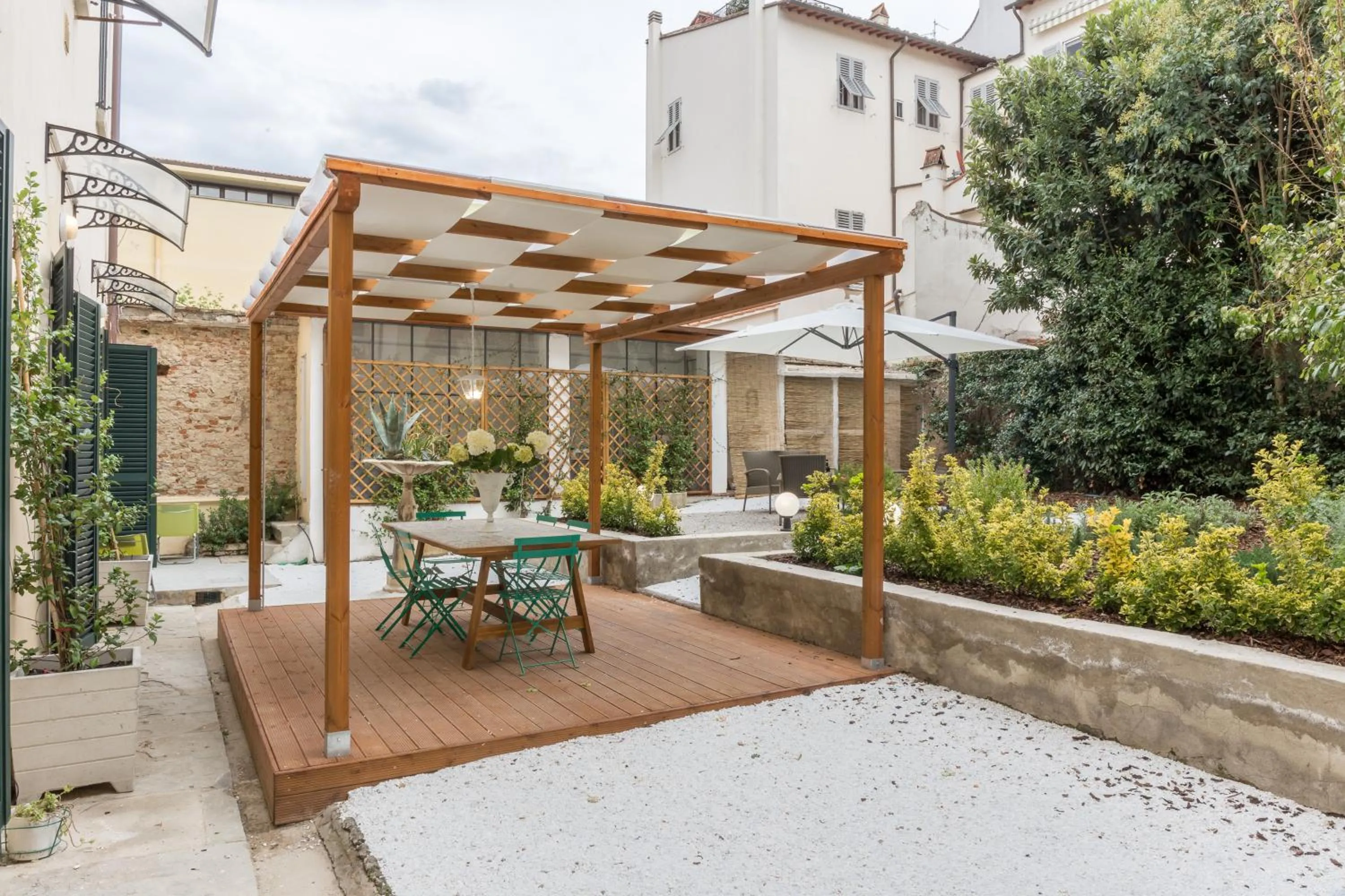 Garden in Pilastri Majestic Garden by Mmega