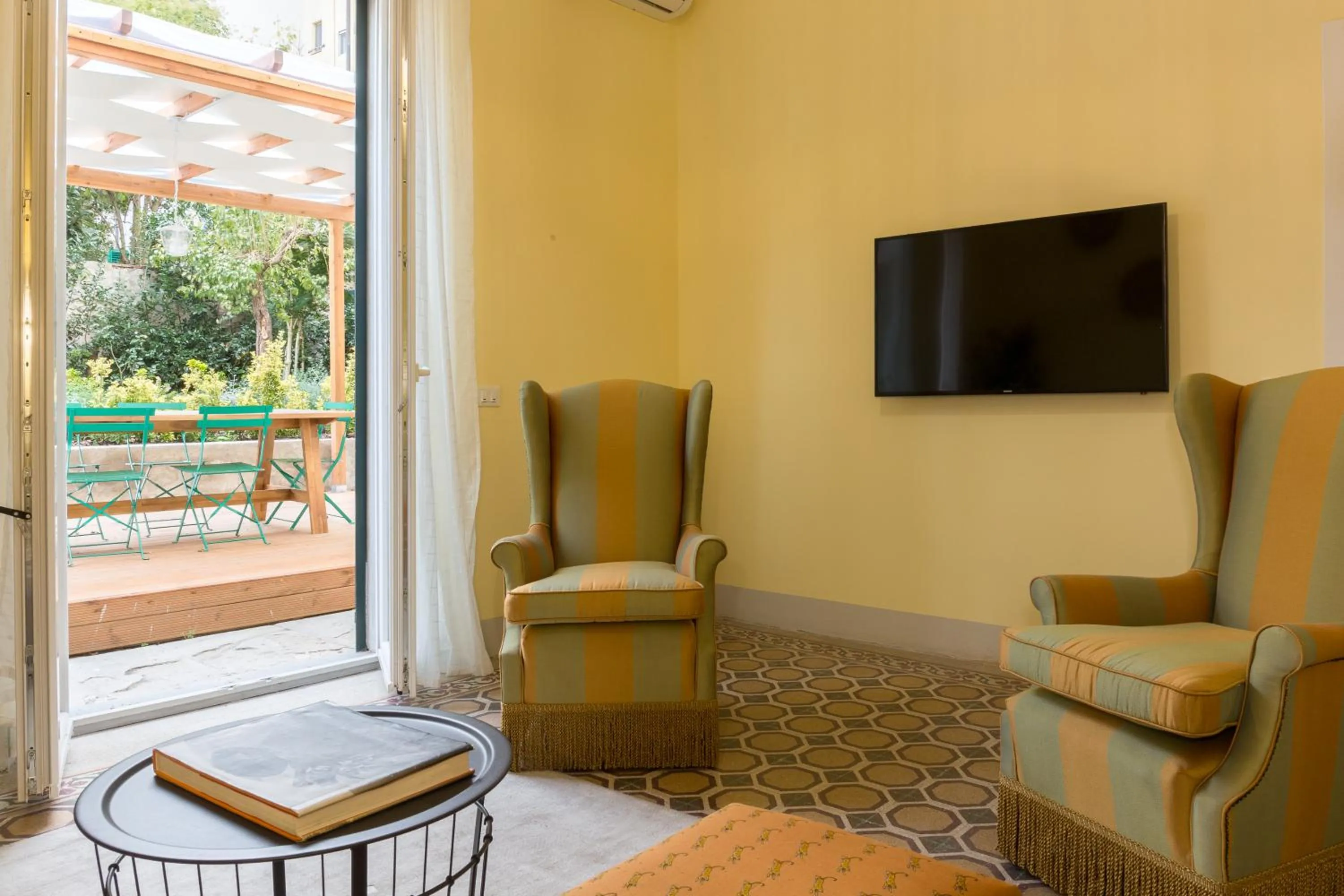 TV and multimedia in Pilastri Majestic Garden by Mmega