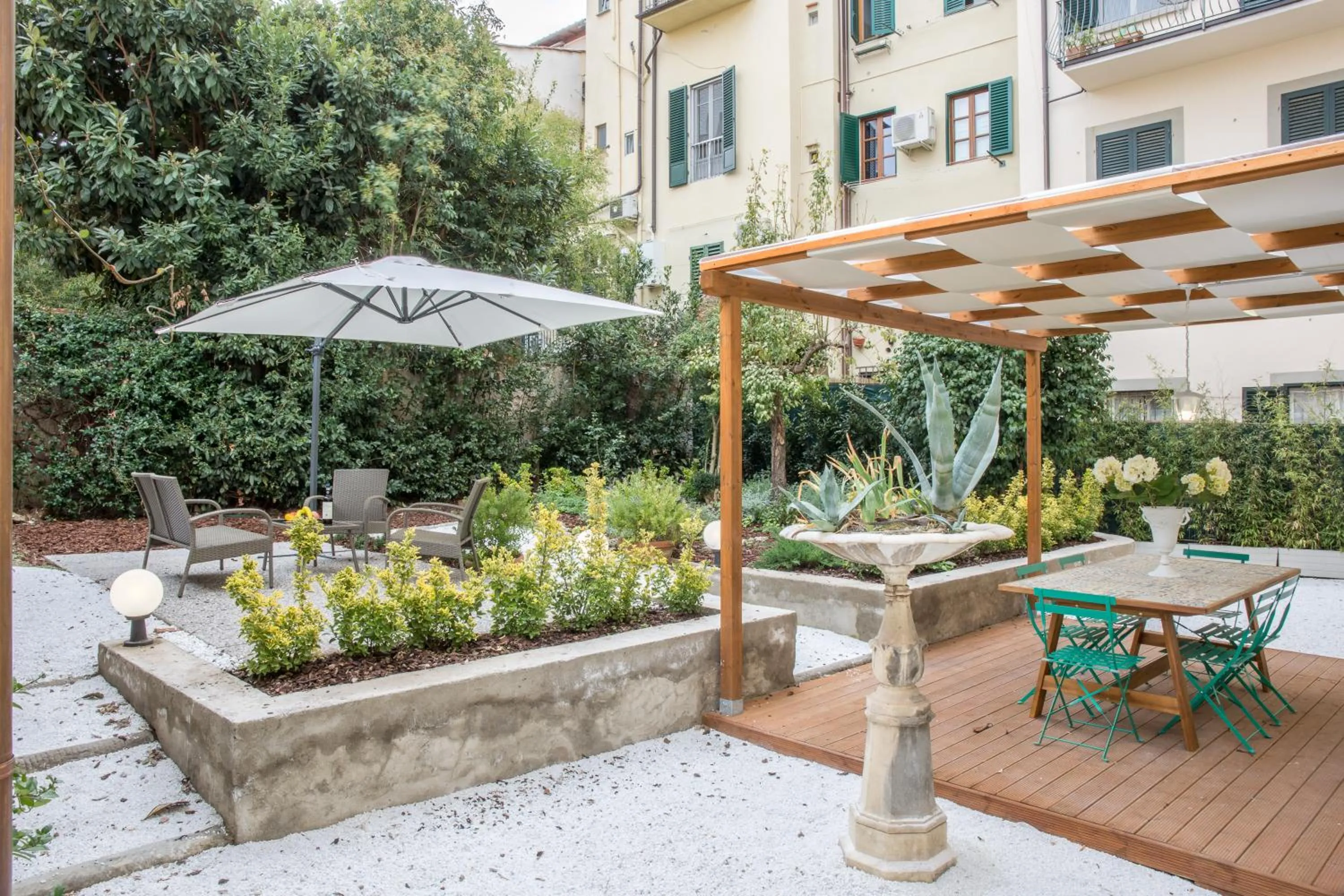 Garden in Pilastri Majestic Garden by Mmega