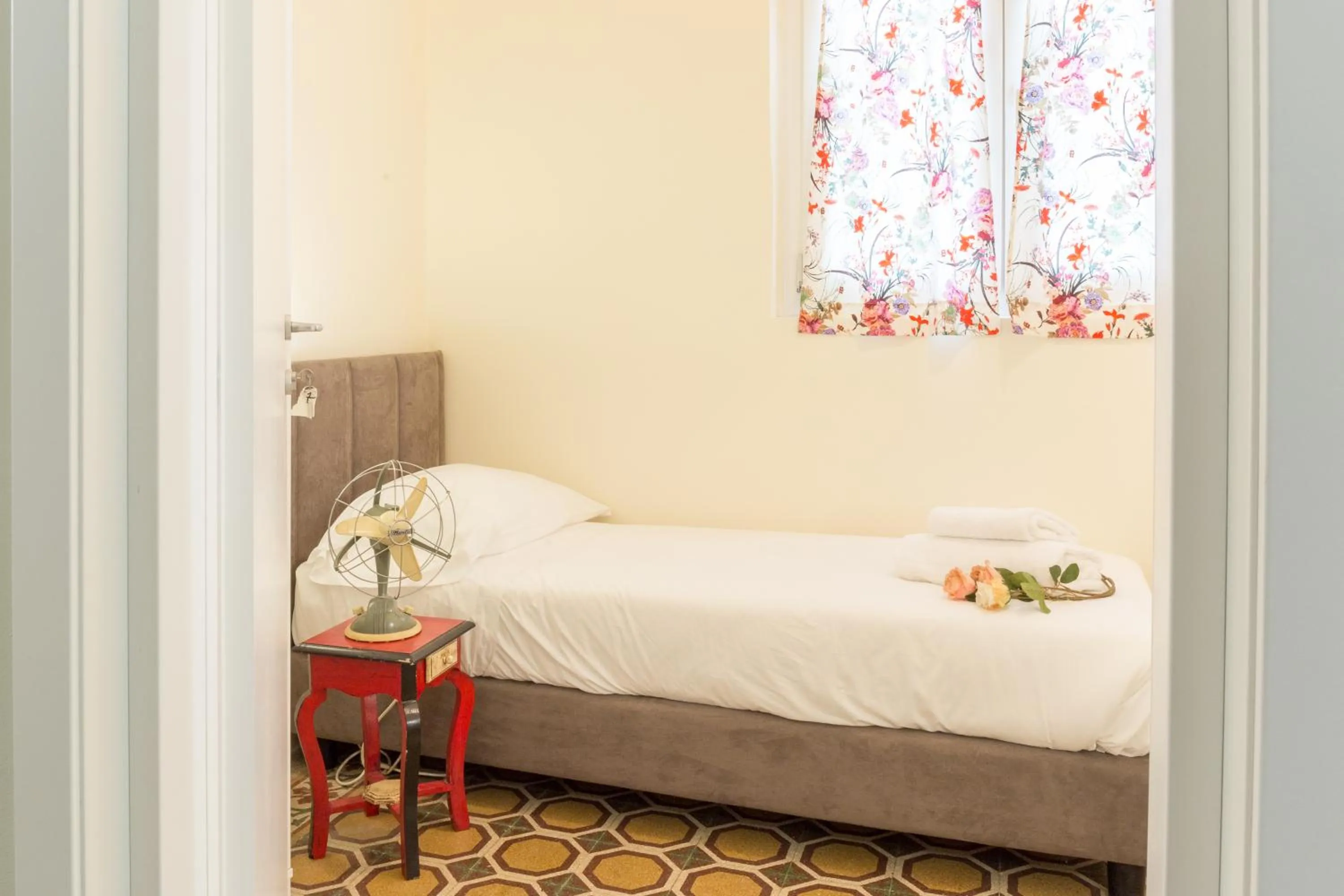 Bed in Pilastri Majestic Garden by Mmega