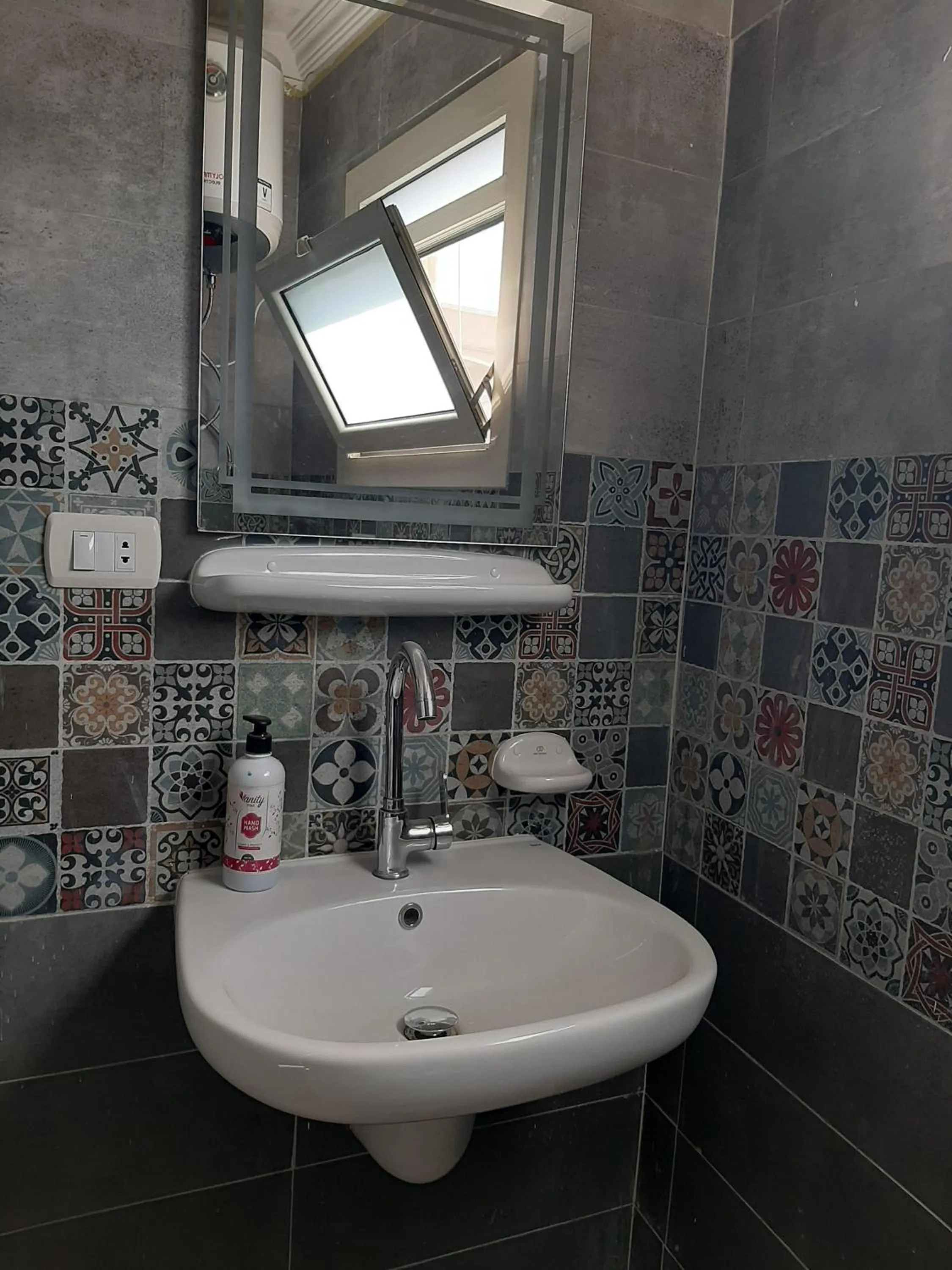 Bathroom in Atlantis Pyramids Inn