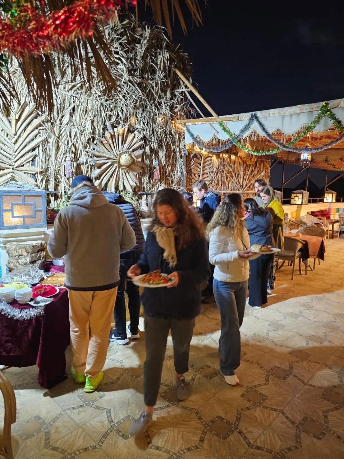 Restaurant/places to eat in Atlantis Pyramids Inn