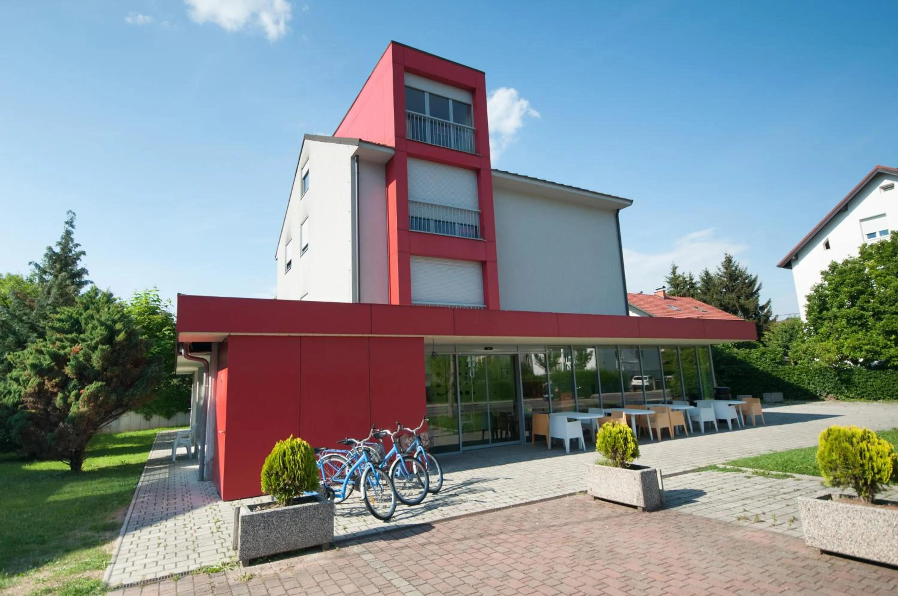 Facade/entrance in Simbol Rooms with free private parking