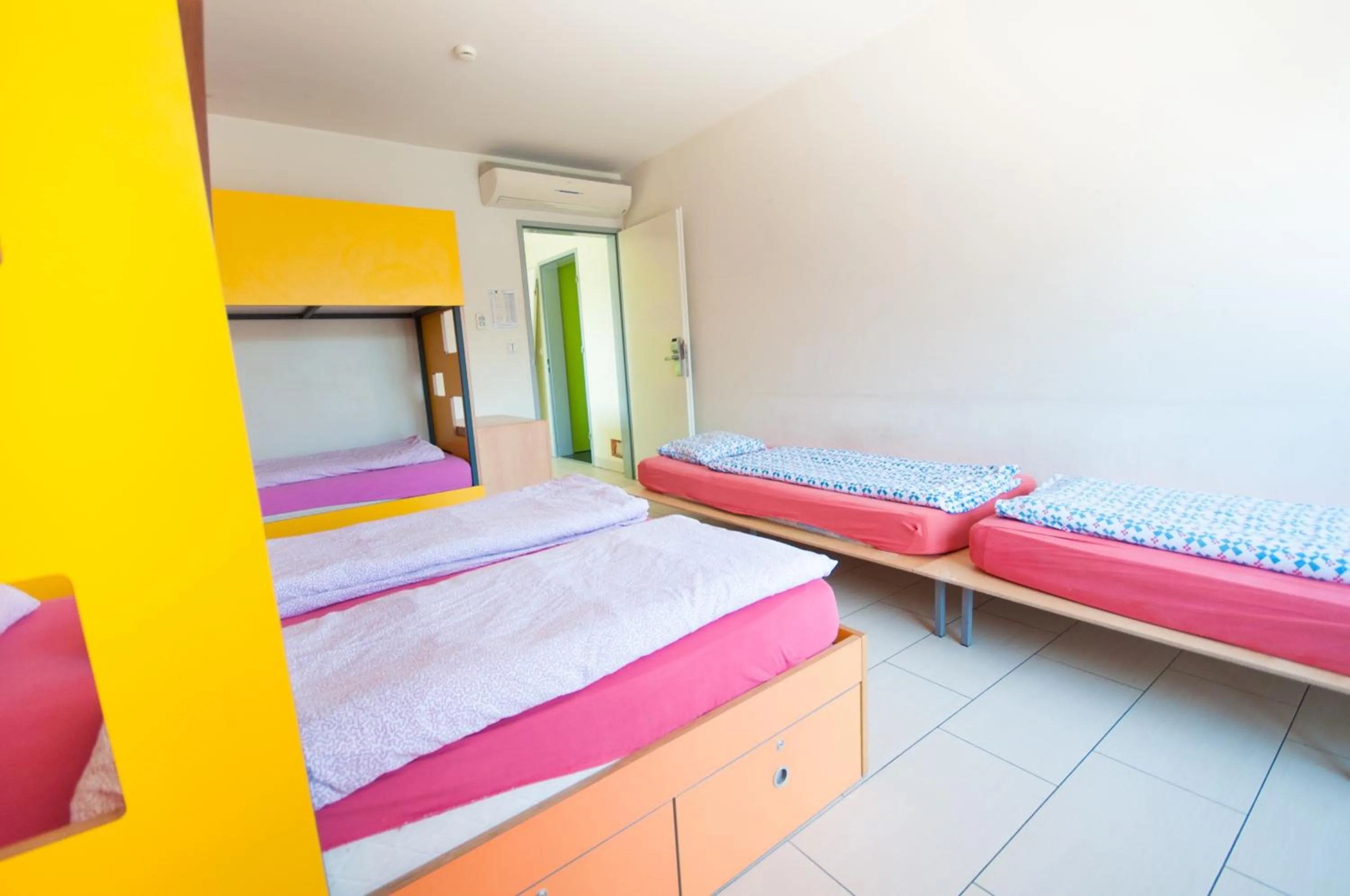 Bed in Simbol Rooms with free private parking