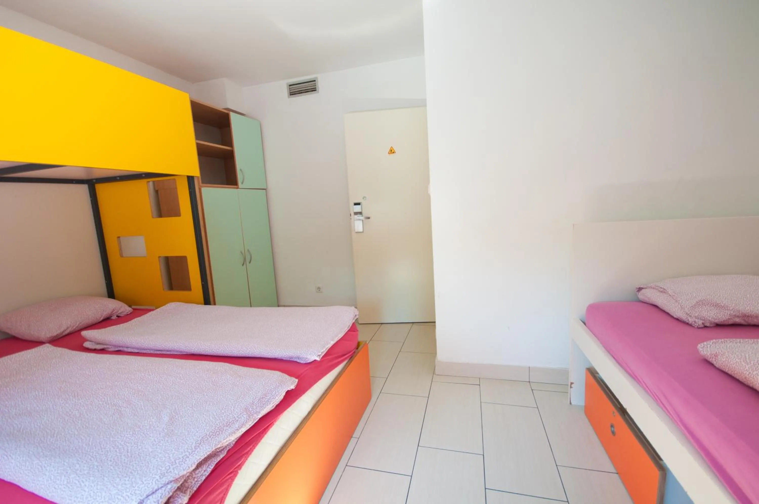Bed in Simbol Rooms with free private parking