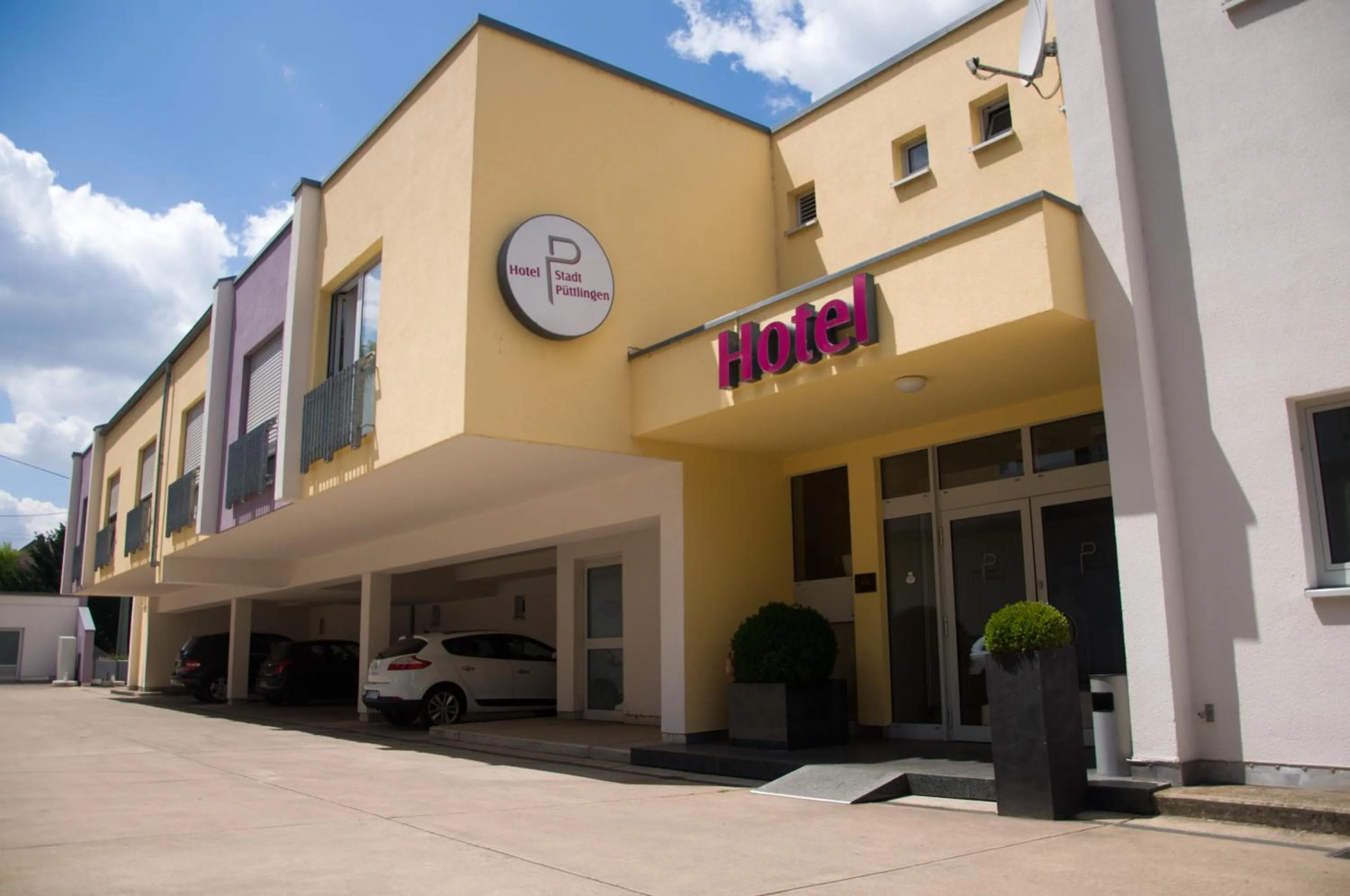 Facade/entrance in Hotel Stadt Püttlingen