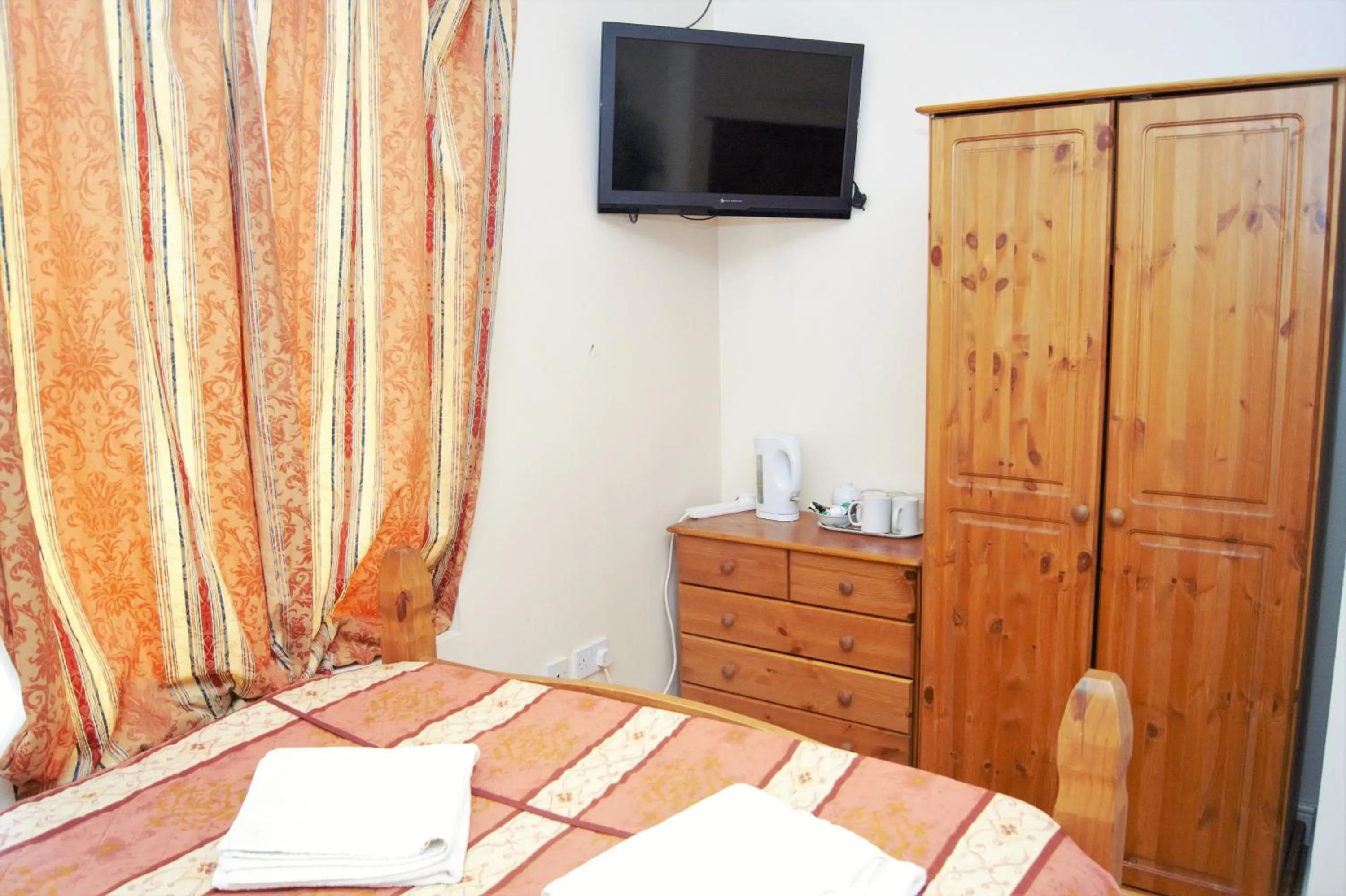 TV and multimedia, Bed in The Dharma Lodge