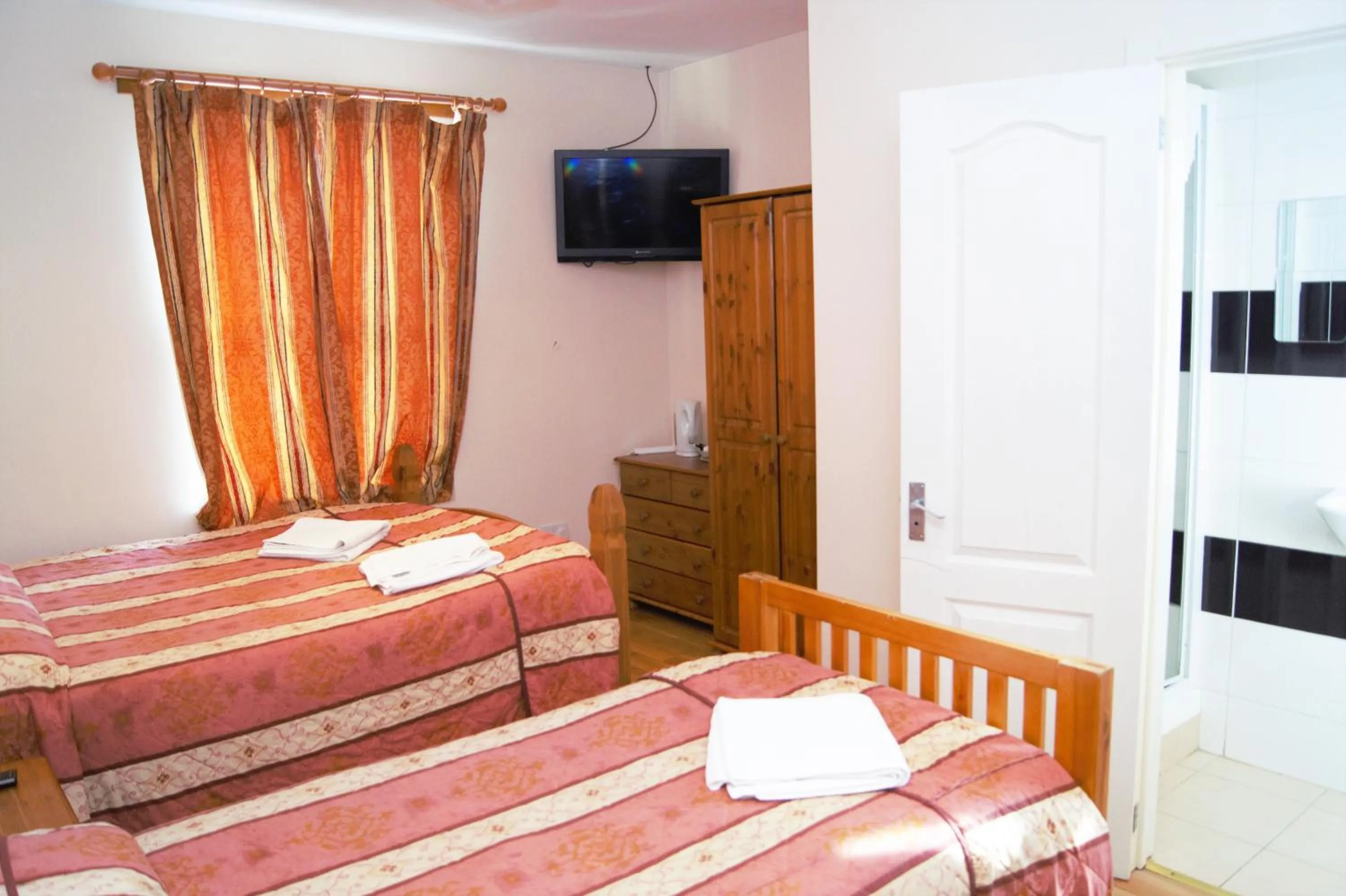 TV and multimedia, Bed in The Dharma Lodge