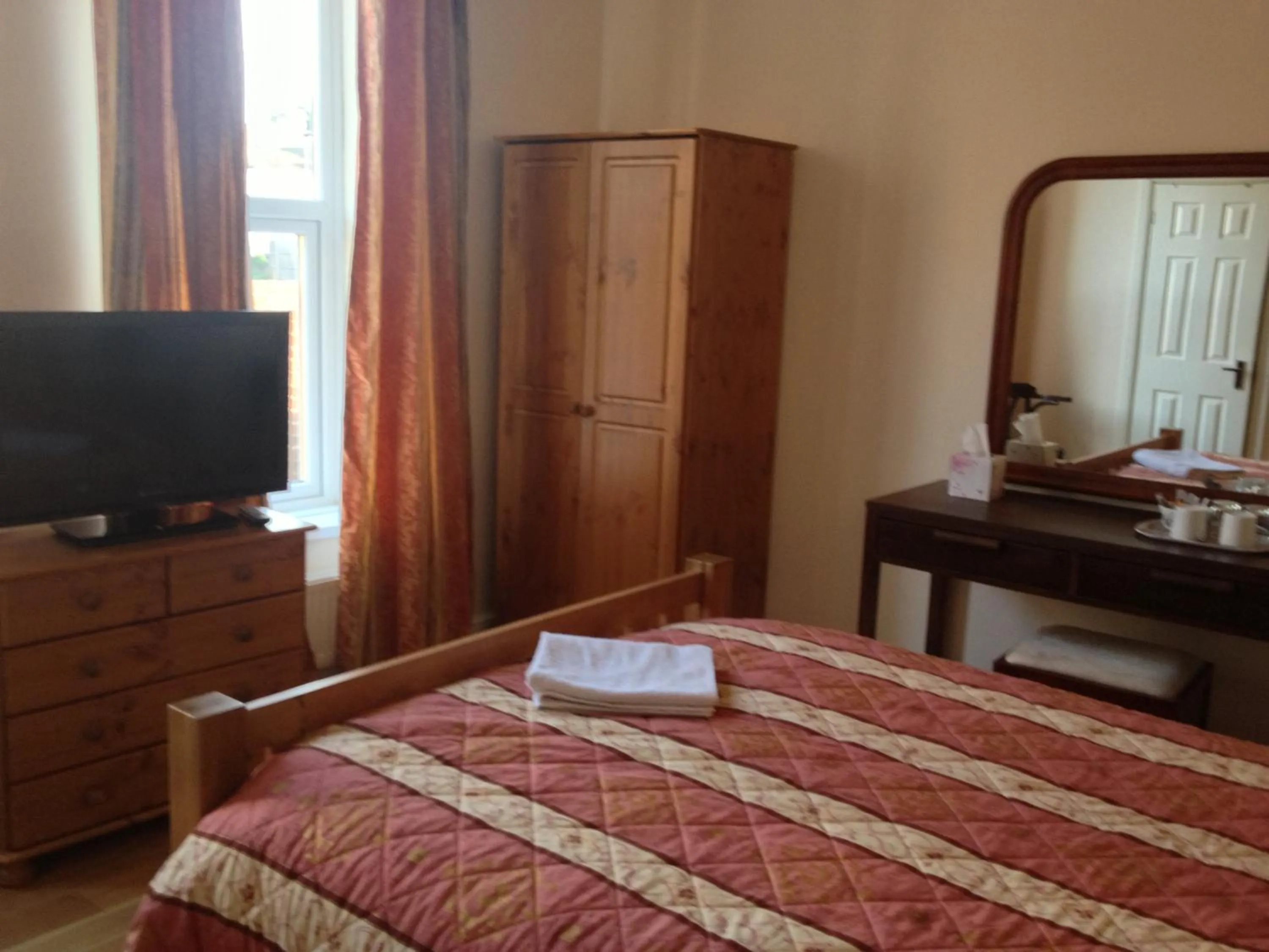 Shower, Bed in The Dharma Lodge