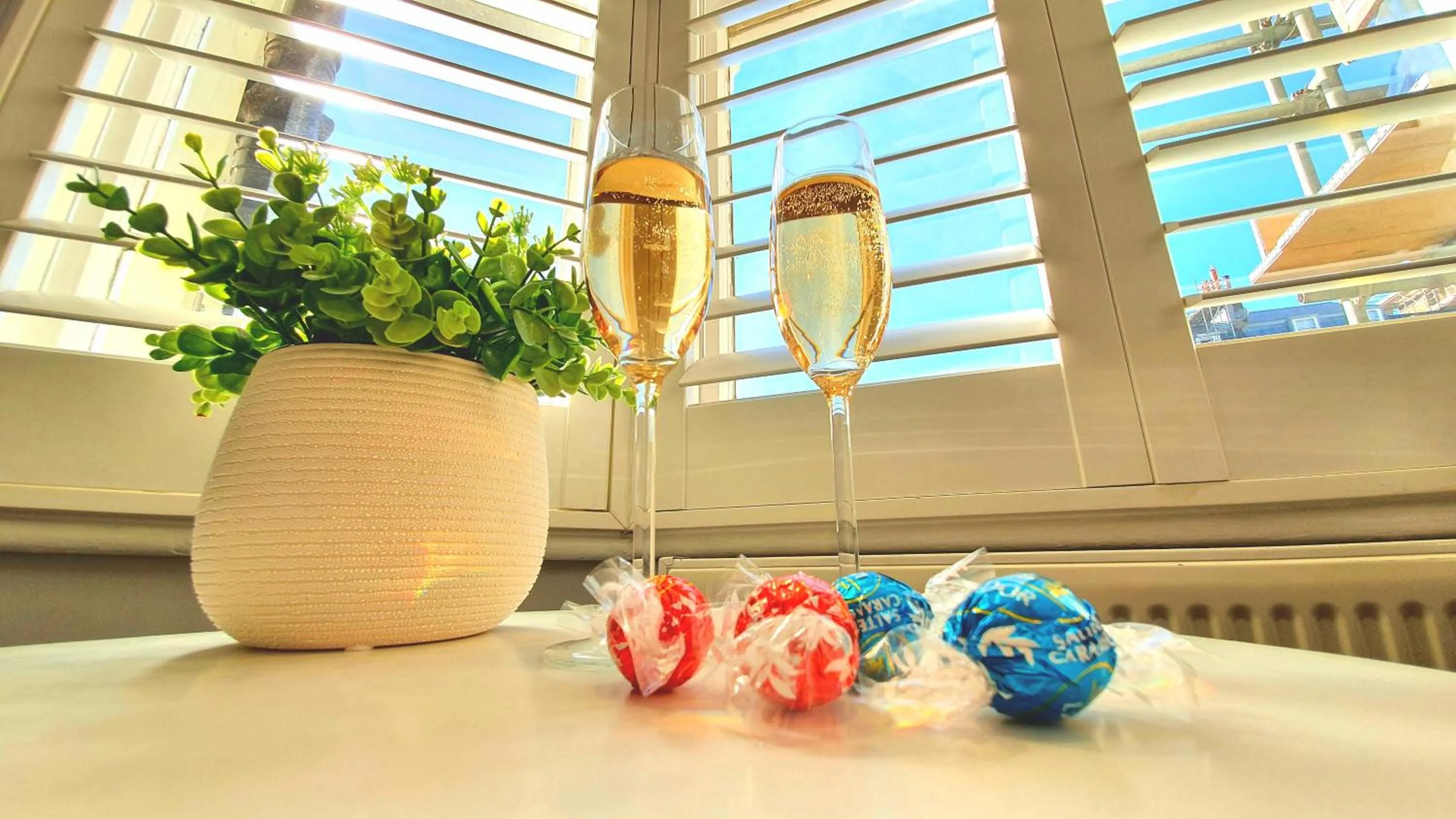 Food and drinks in A Room With A View - Free Parking