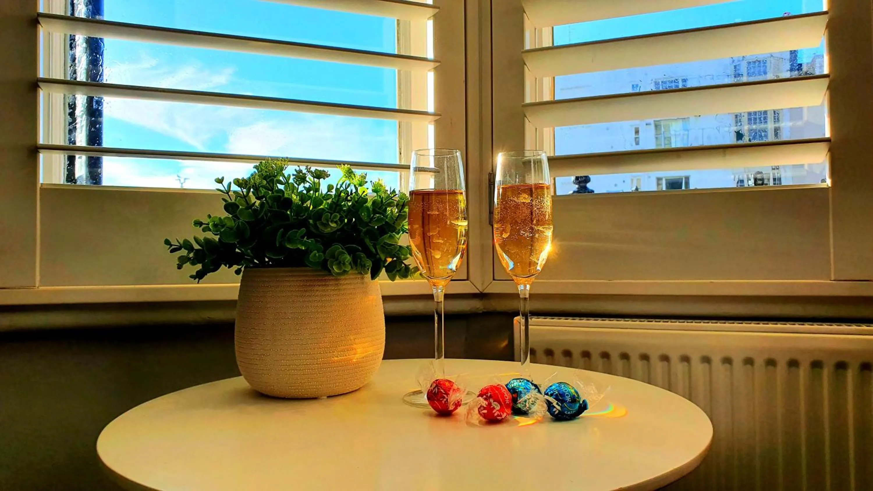 Food and drinks in A Room With A View - Free Parking