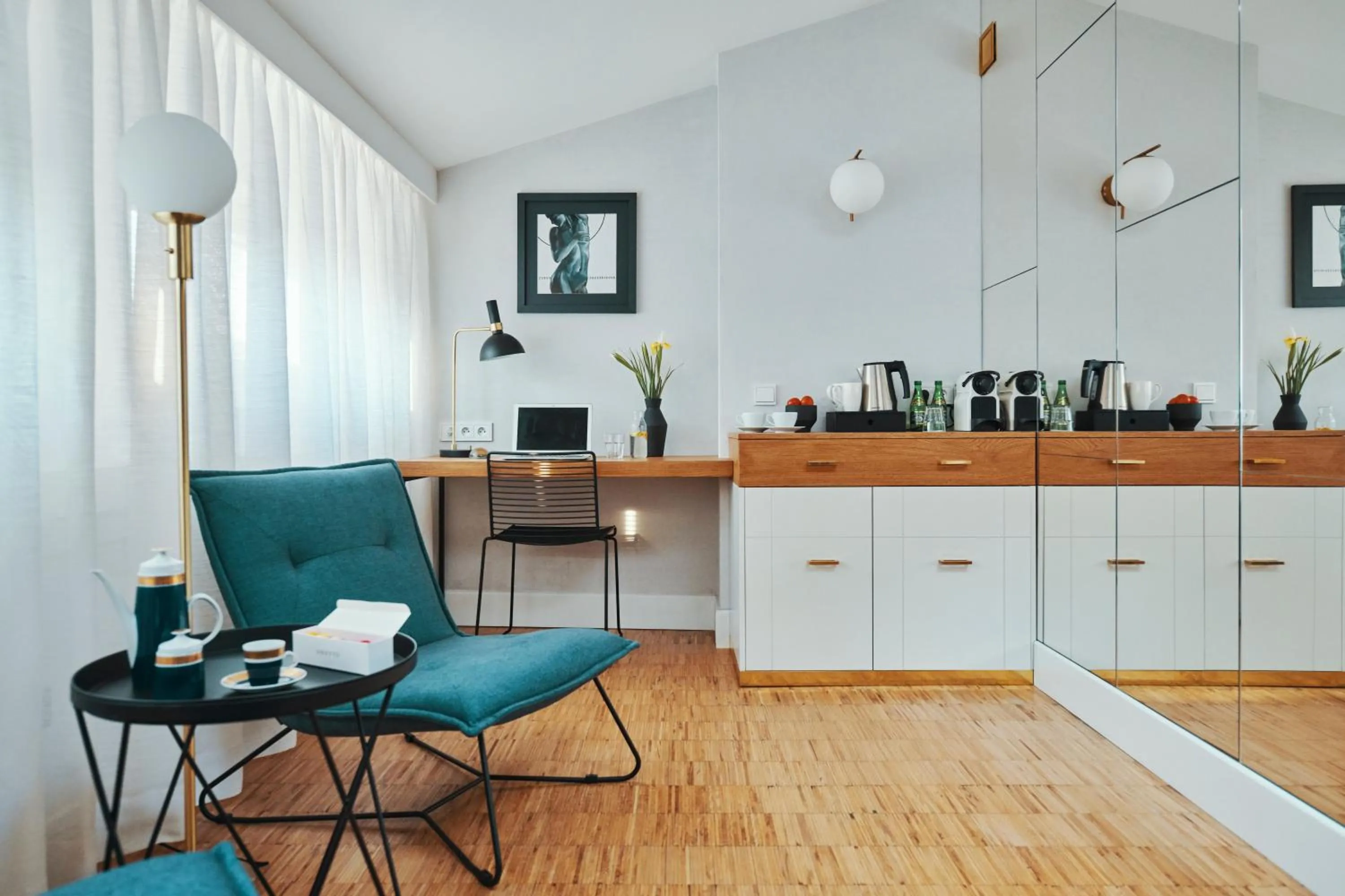 Photo of the whole room in ARTHOTEL STALOWA 52