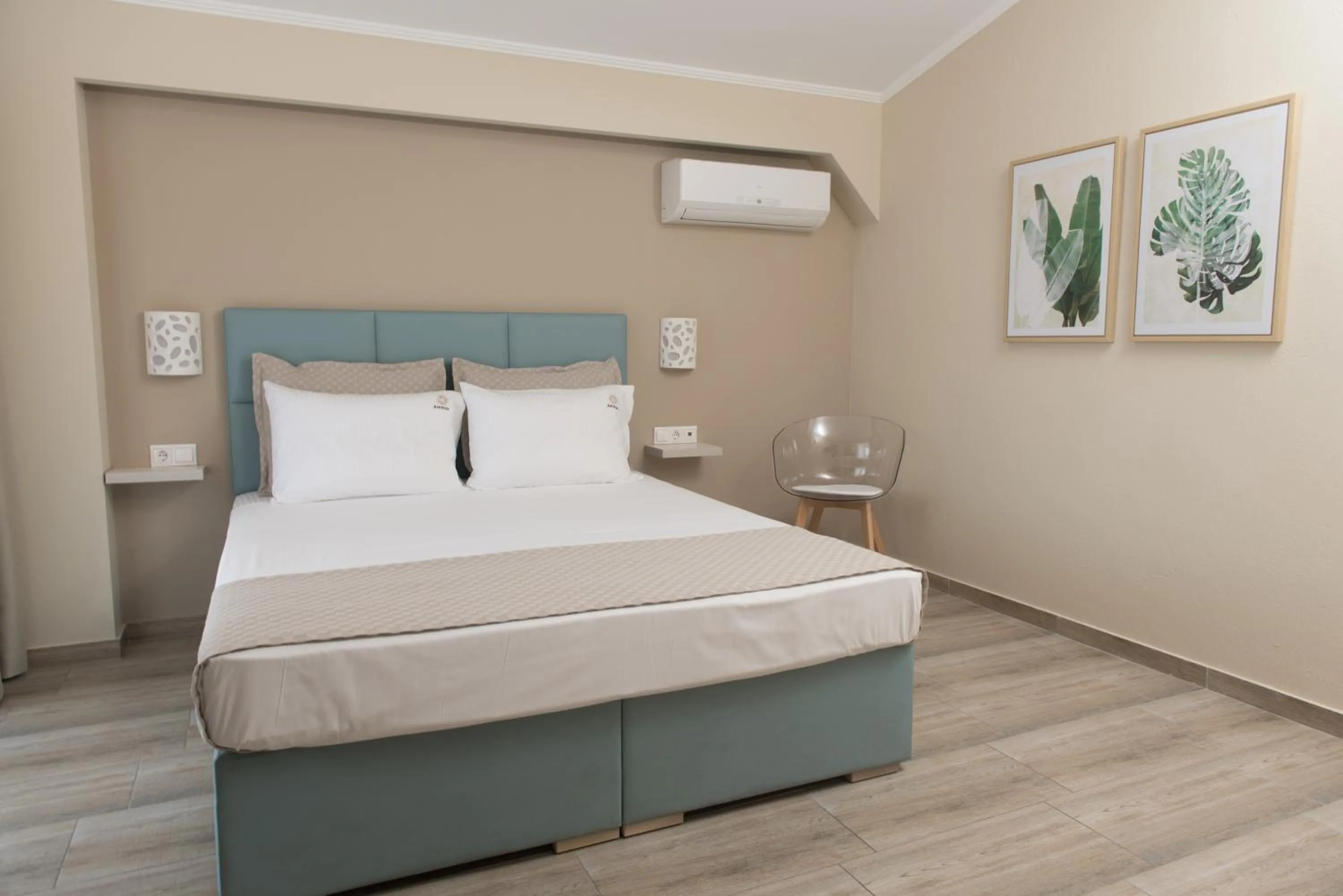 Photo of the whole room, Bed in Ammos Beach Seaside Luxury Suites Hotel