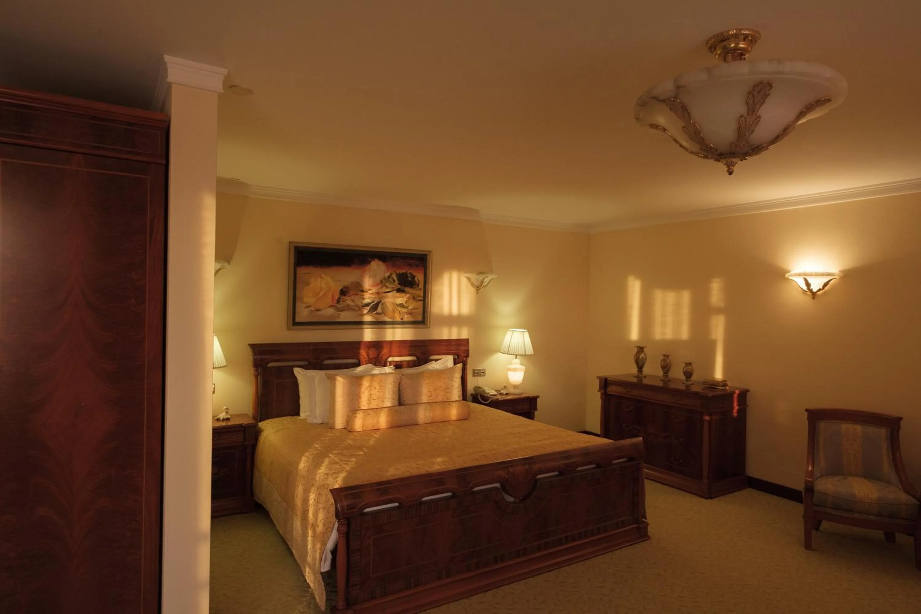 Property building, Bed in Hotel Russia