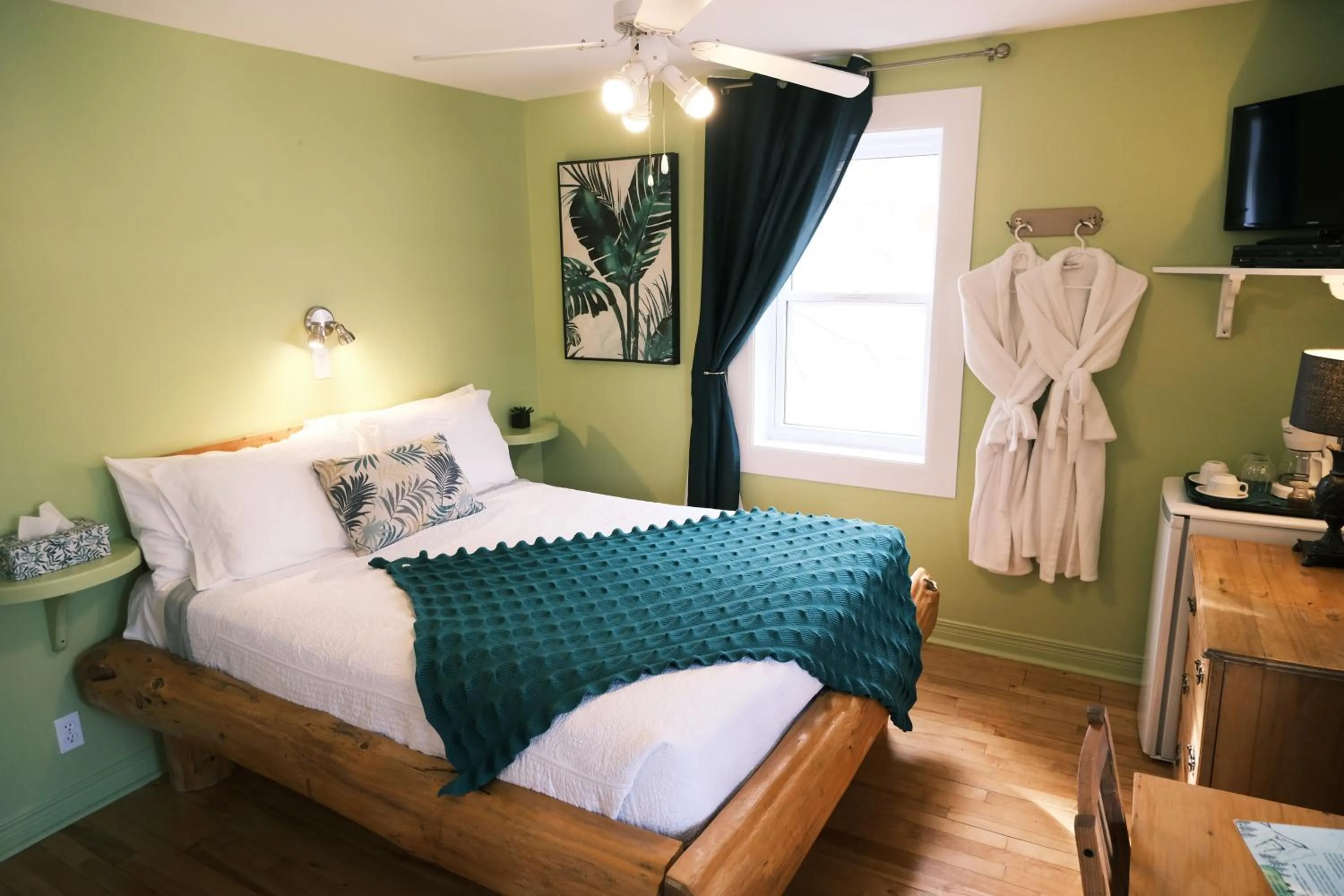 Bedroom, Bed in Les Pinsons des Rives