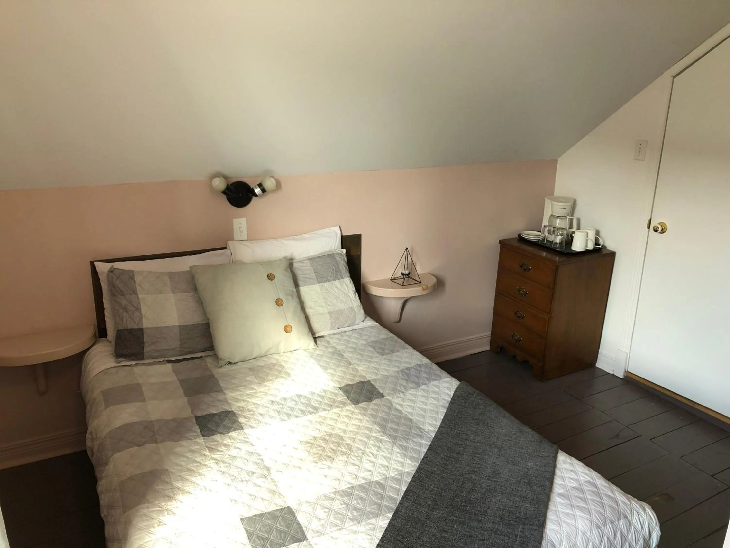 Budget Double Room in Les Pinsons des Rives
