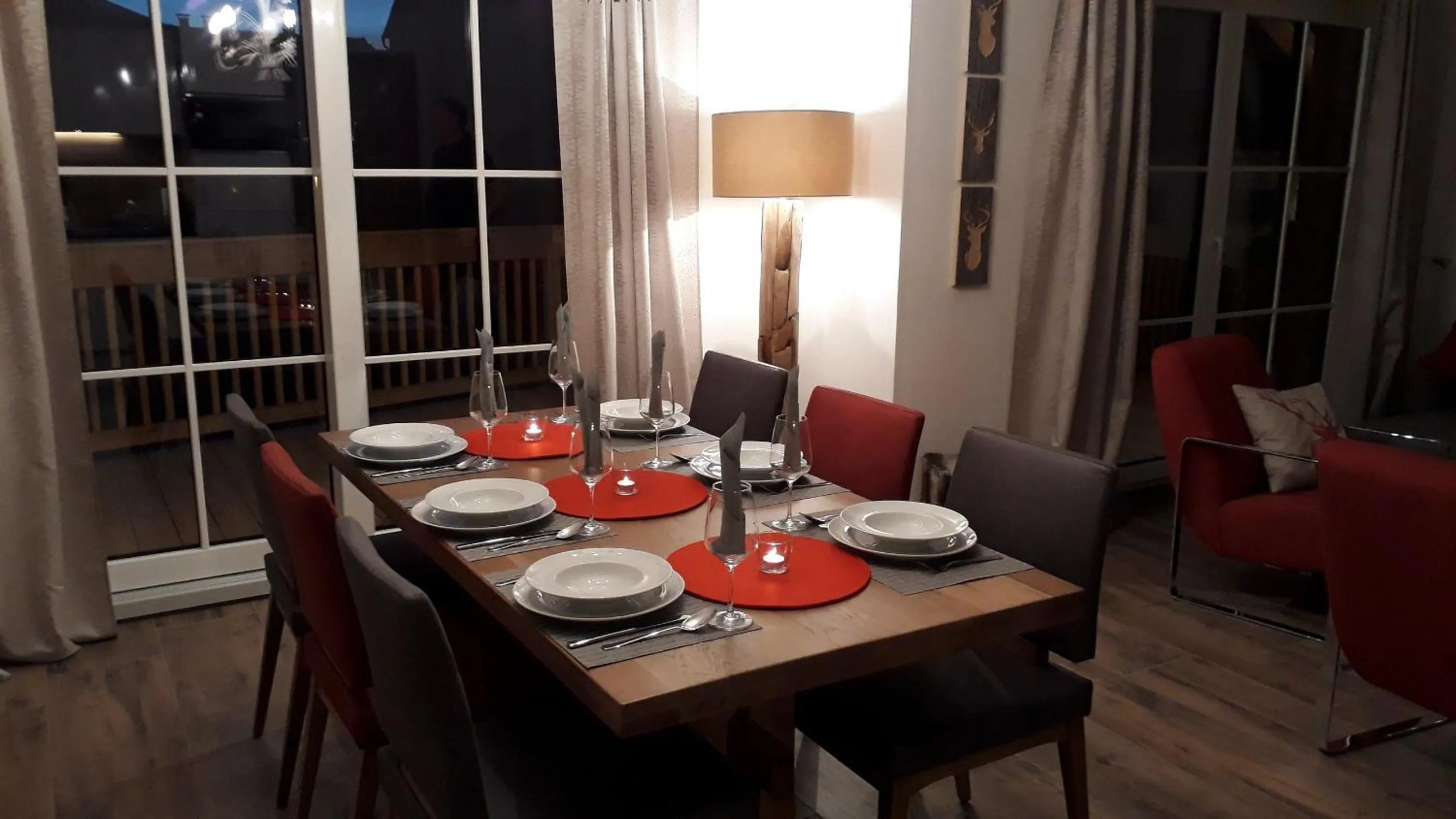 Dining area in Tauernsuites Mitterwirt by ALPS RESORTS