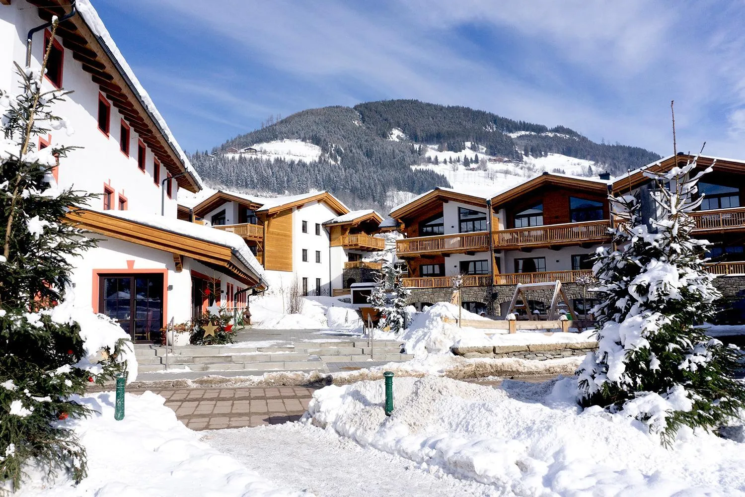 Facade/entrance in Tauernsuites Mitterwirt by ALPS RESORTS