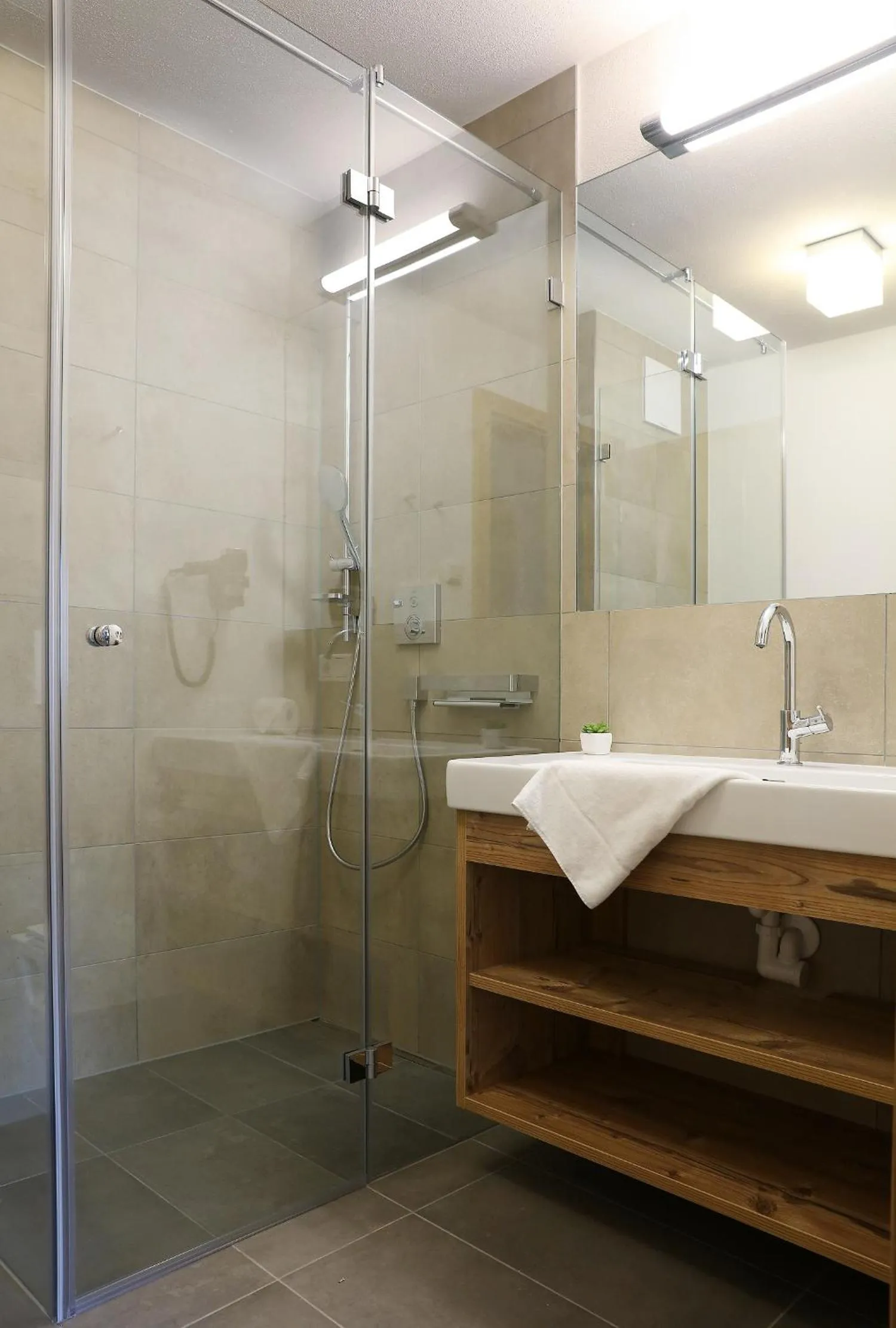 Shower in Tauernsuites Mitterwirt by ALPS RESORTS
