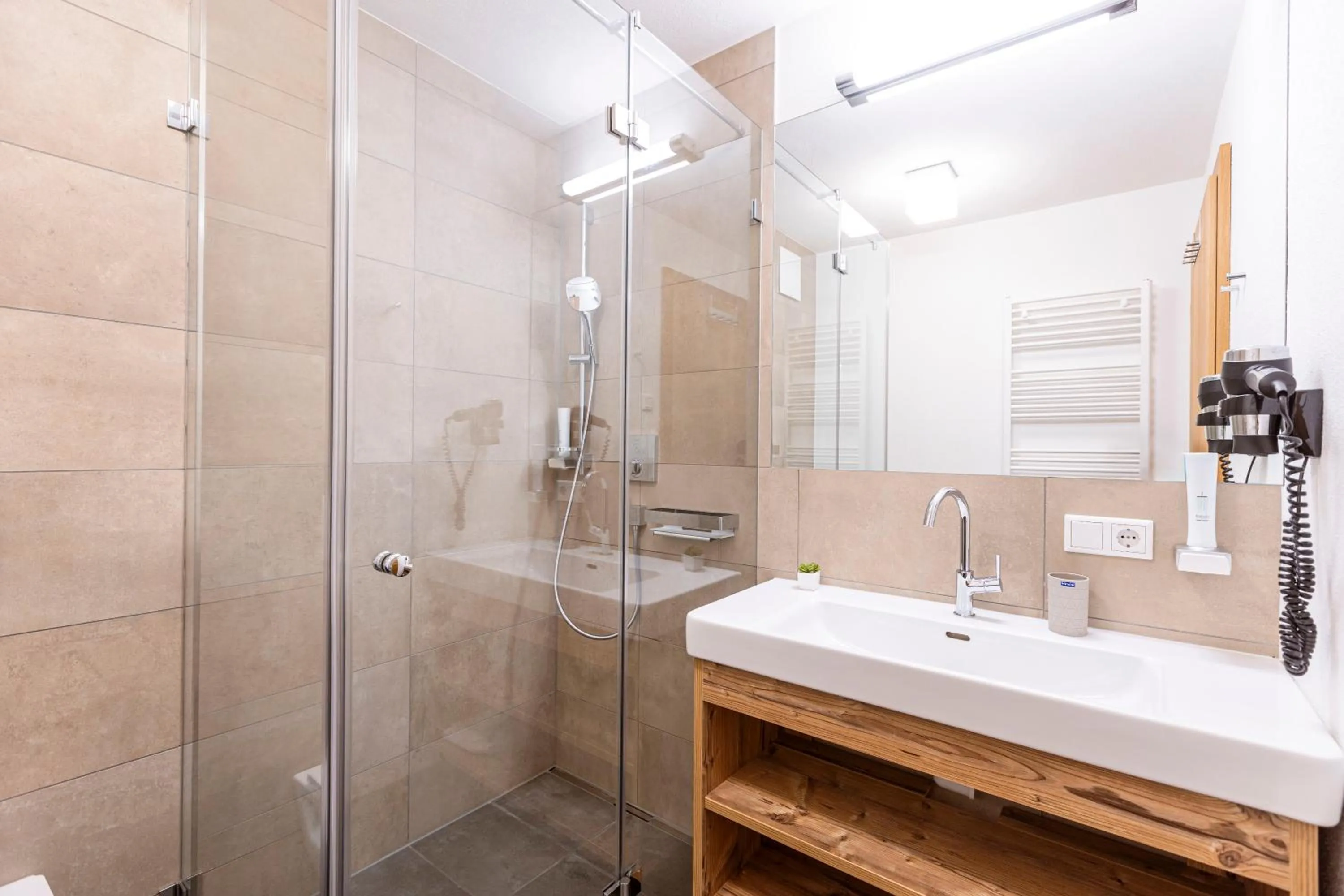 Shower in Tauernsuites Mitterwirt by ALPS RESORTS