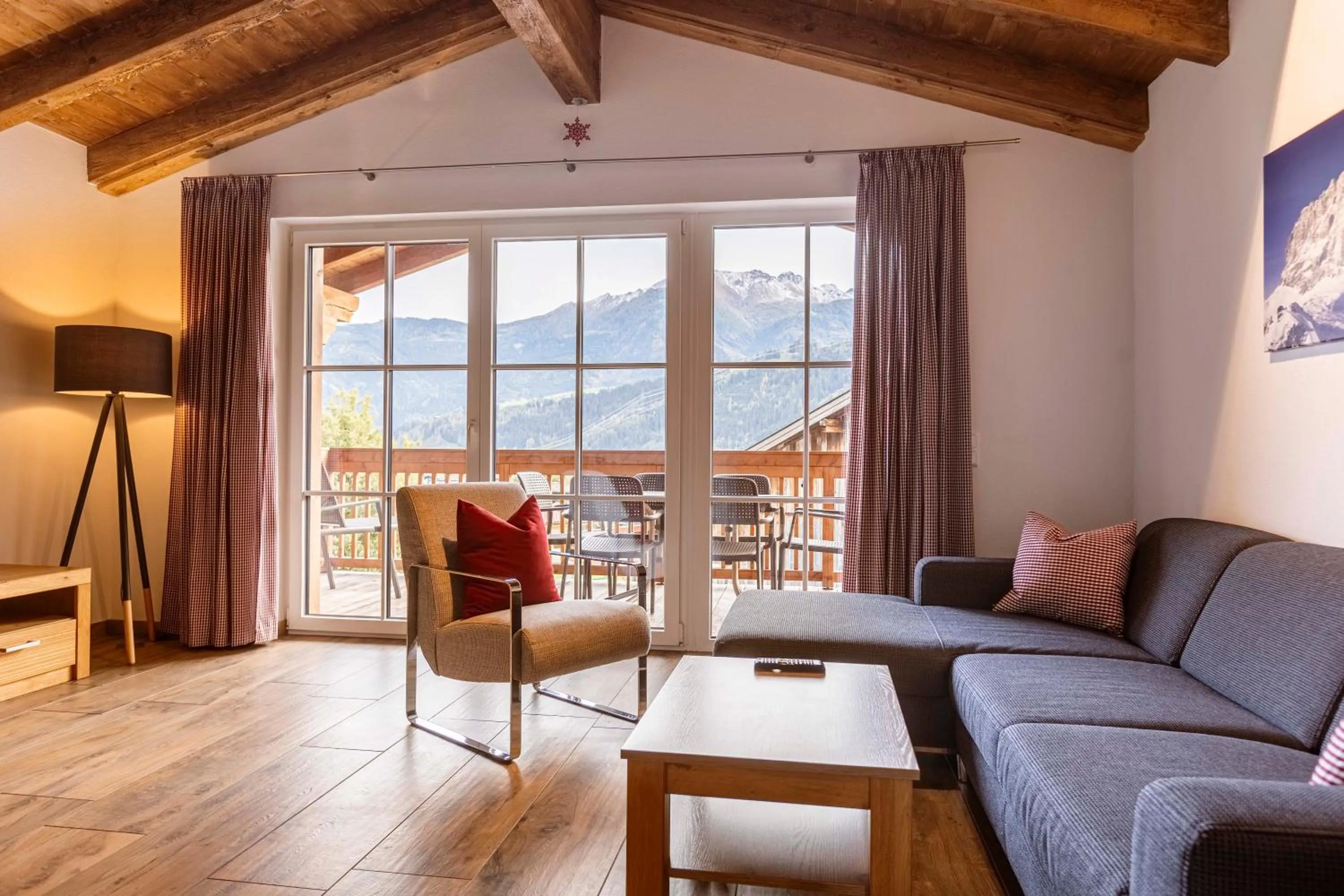 Living room in Tauernsuites Mitterwirt by ALPS RESORTS