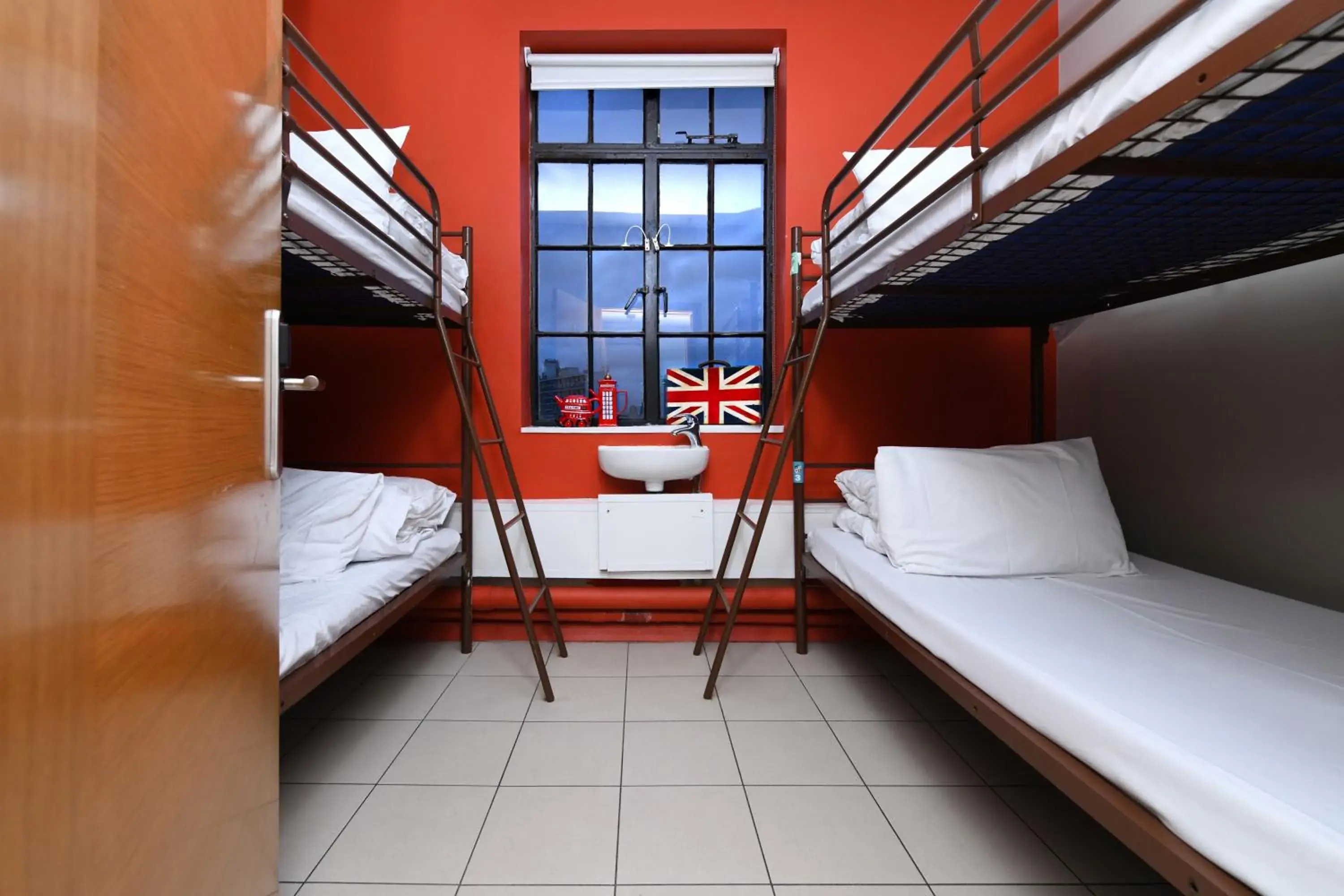 Private Family 4 Room with Shared Bathroom in Rest Up London Private Family 4 Room with Shared Bathroom in Rest Up London