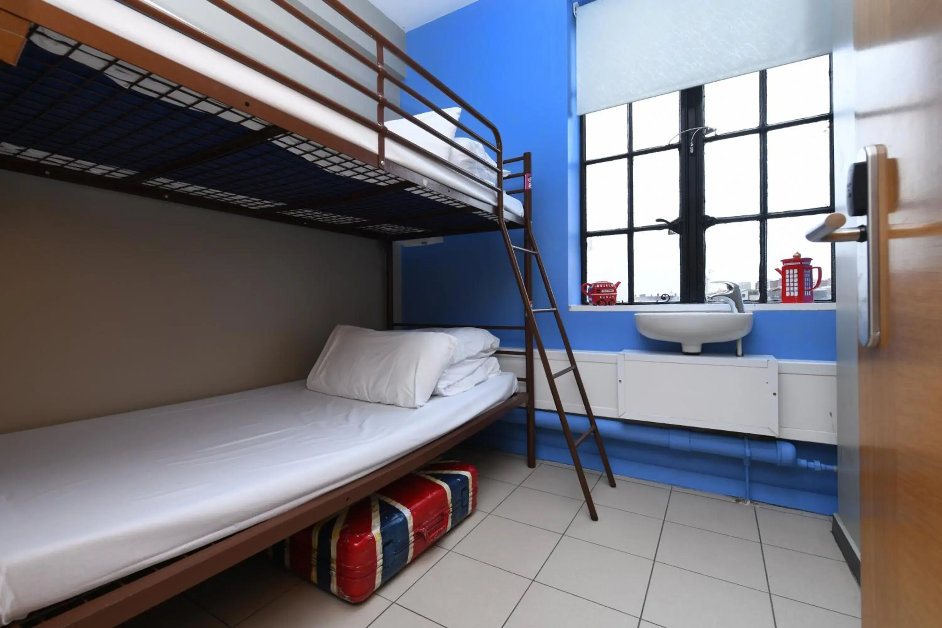 Twin Room with Private Bathroom in Rest Up London Twin Room with Private Bathroom in Rest Up London