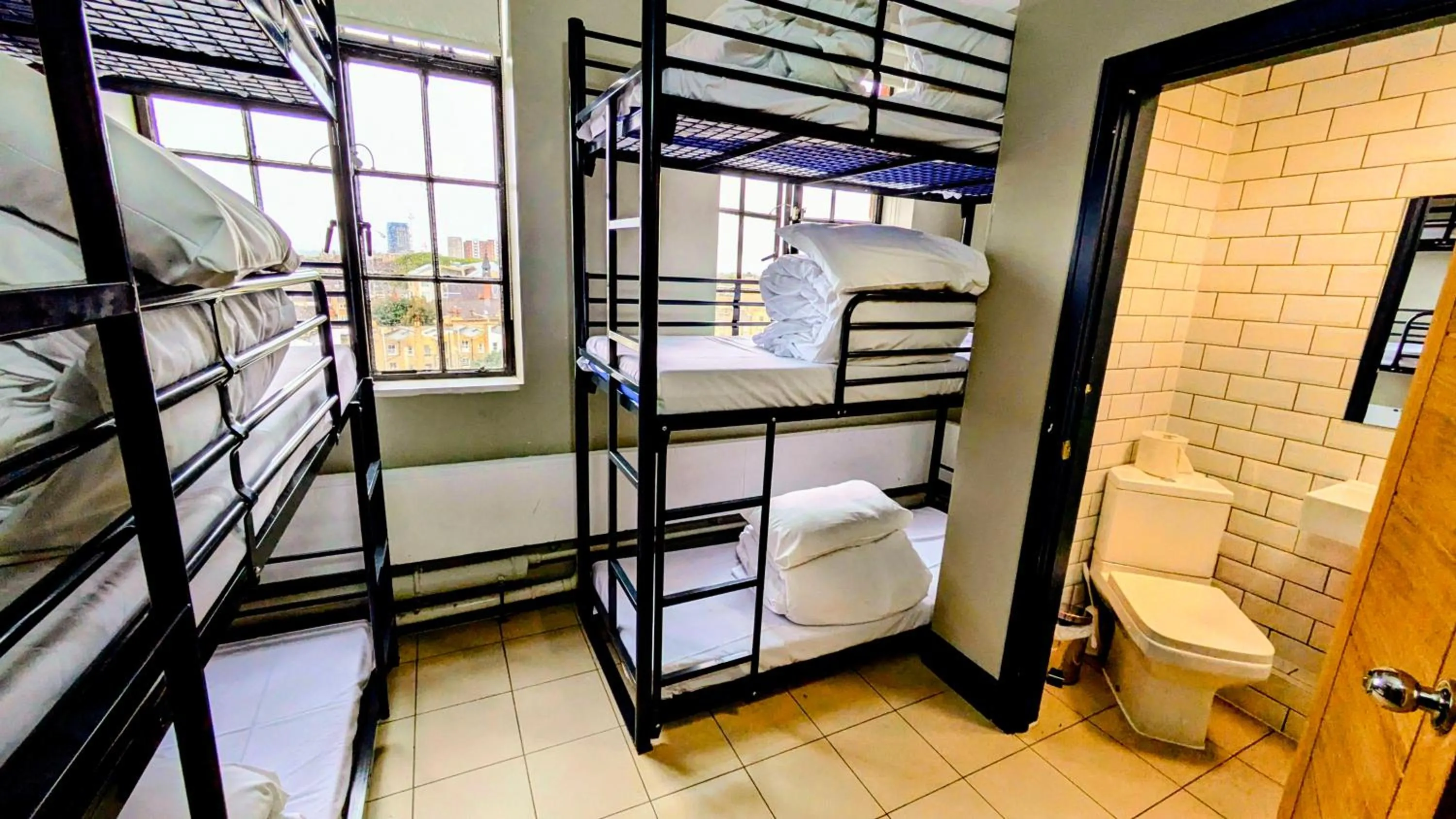 Shower, Bed in Rest Up London