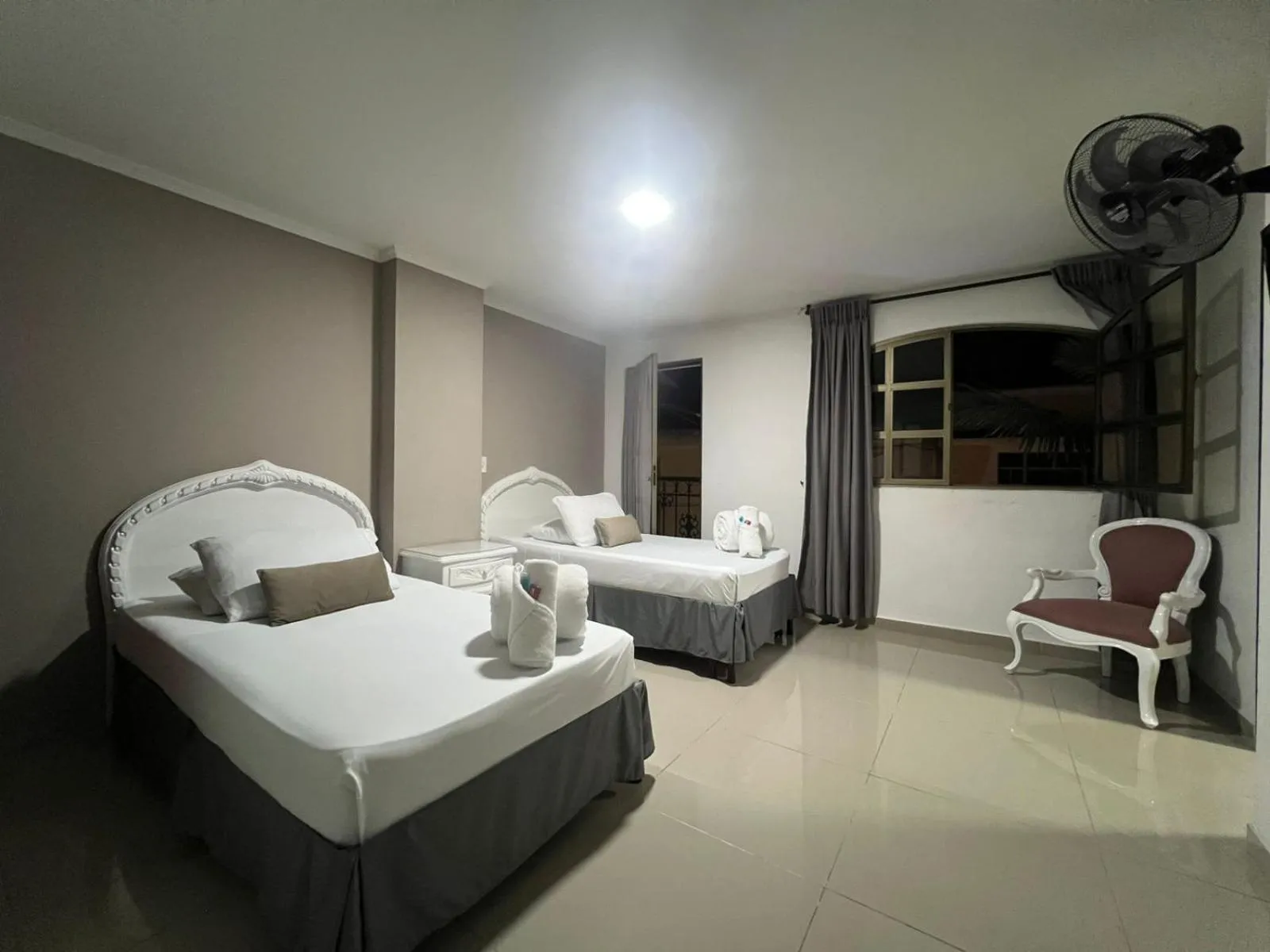 Twin Room in Hotel Suite Santa Rosa