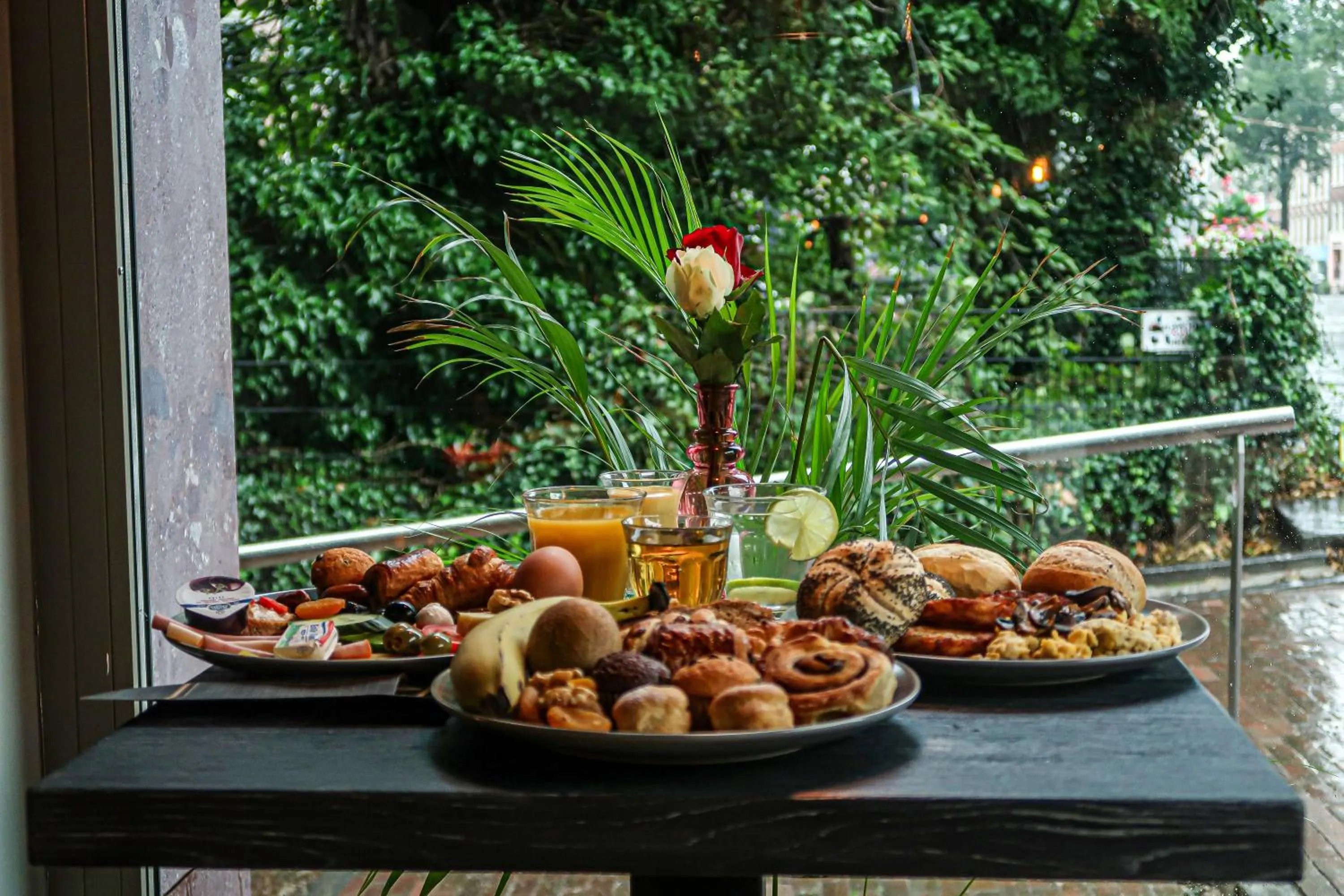 Breakfast in Grand Hotel Downtown