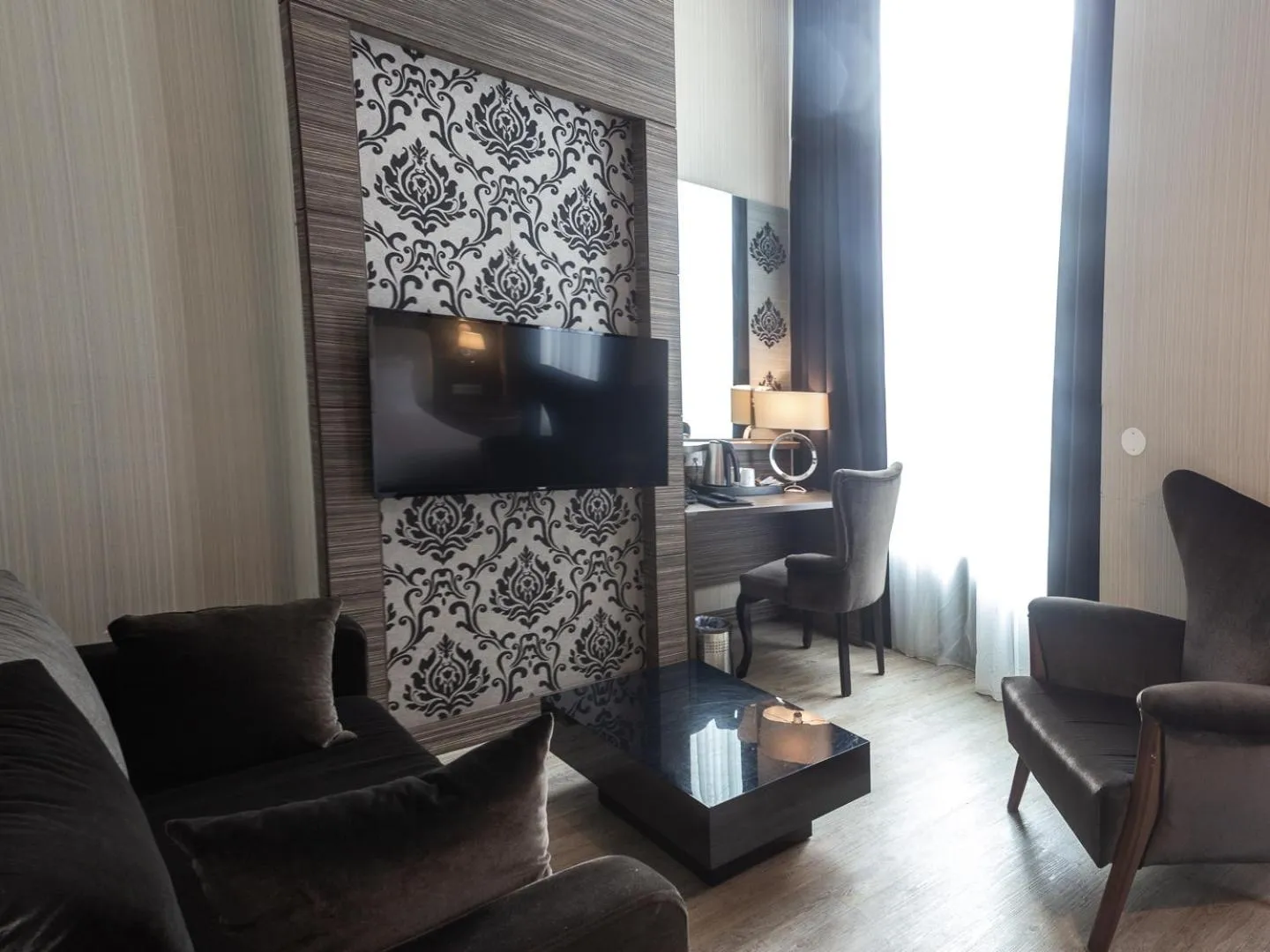 Seating area in Grand Hotel Downtown