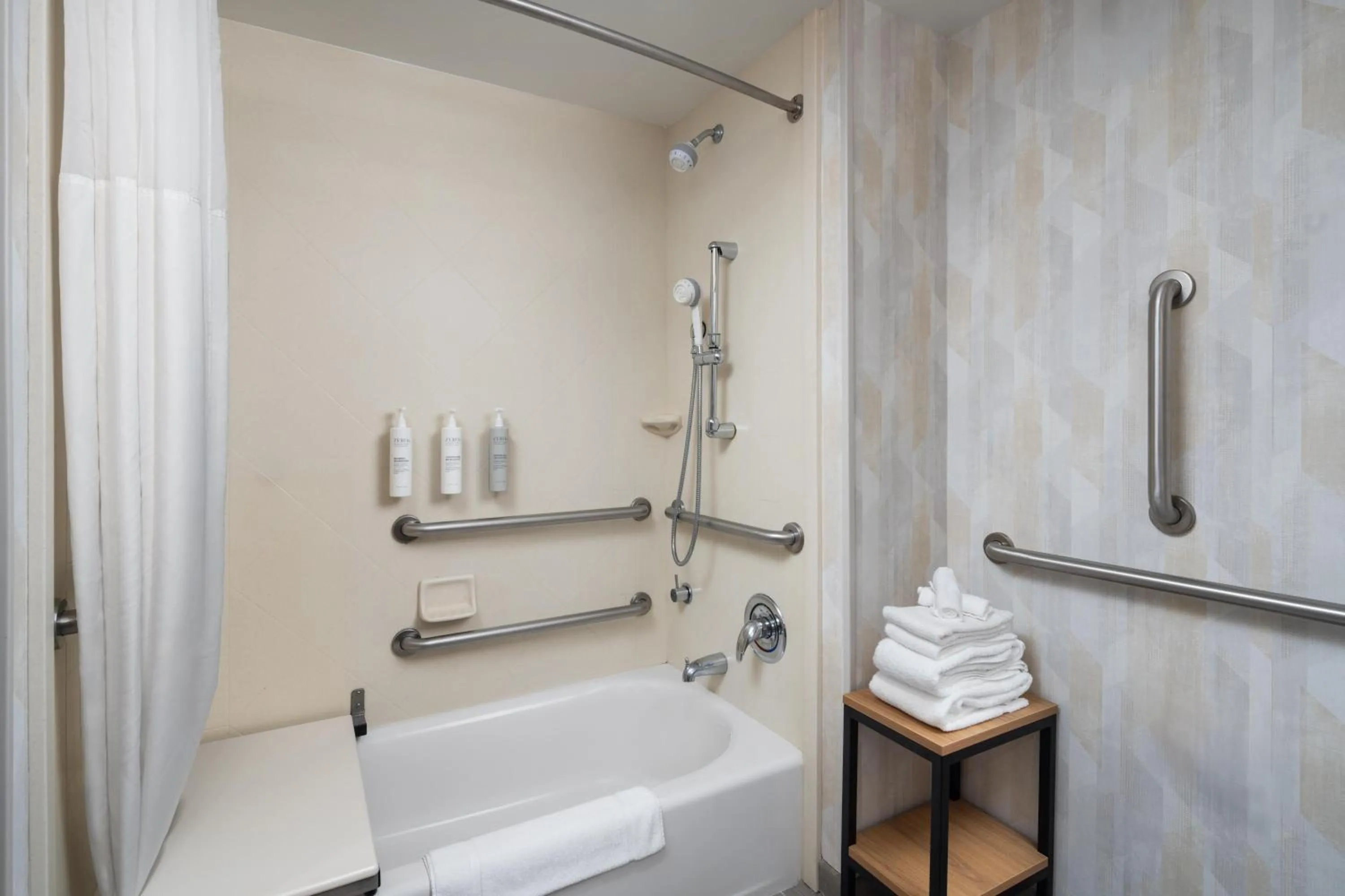 Bathroom in Hampton Inn Neptune