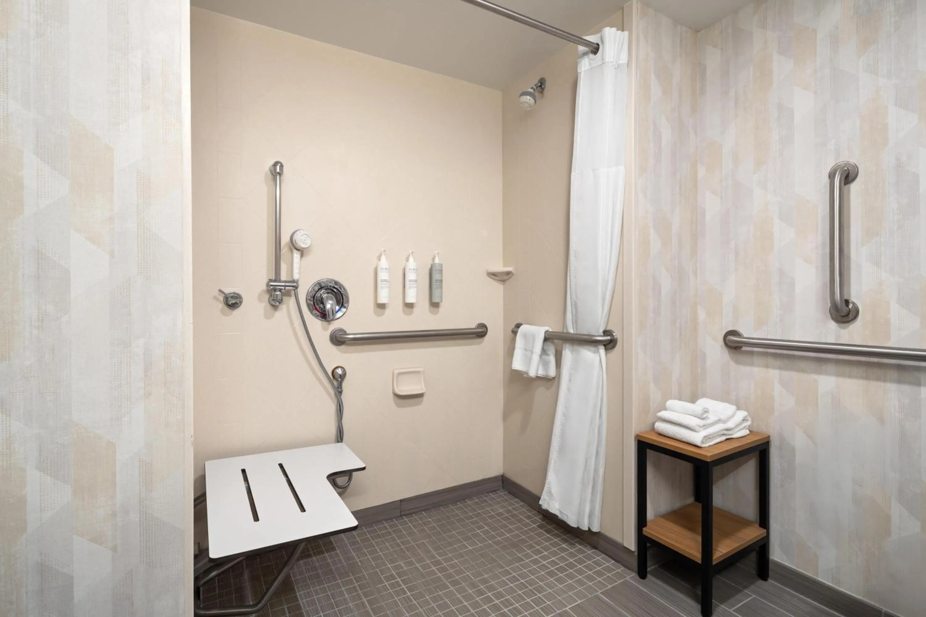 Bathroom in Hampton Inn Neptune