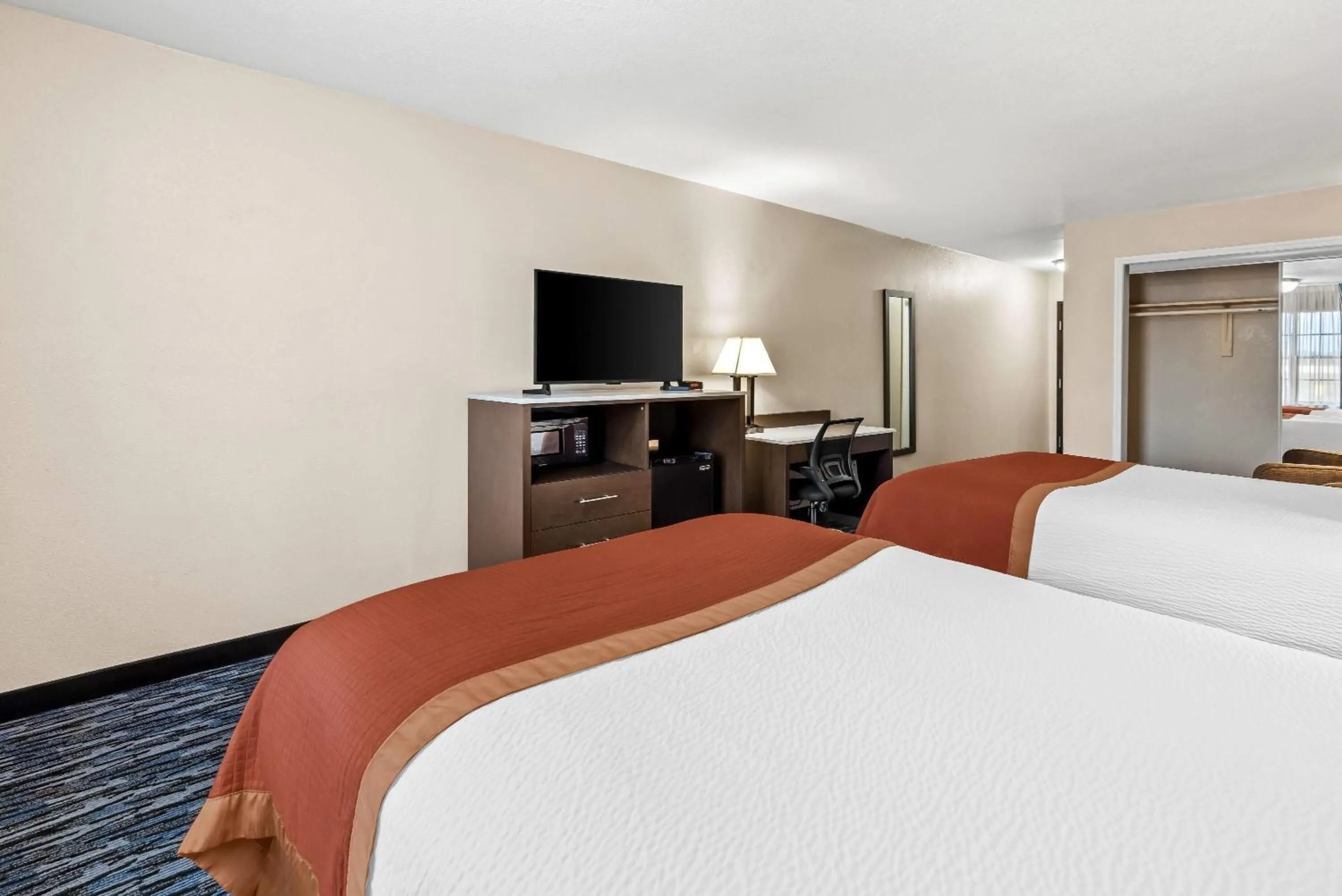 Bed in Baymont by Wyndham Port Arthur - Groves Area