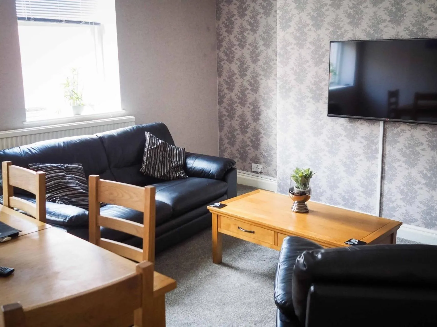 Communal lounge/ TV room in The Derby Hotel