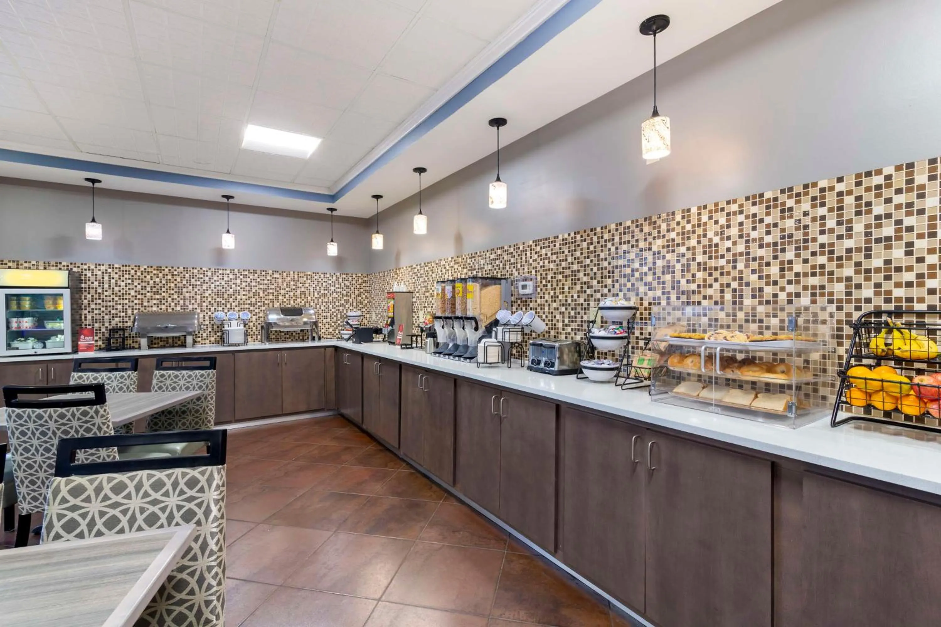 Breakfast in Best Western Savannah Airport Inn & Suites