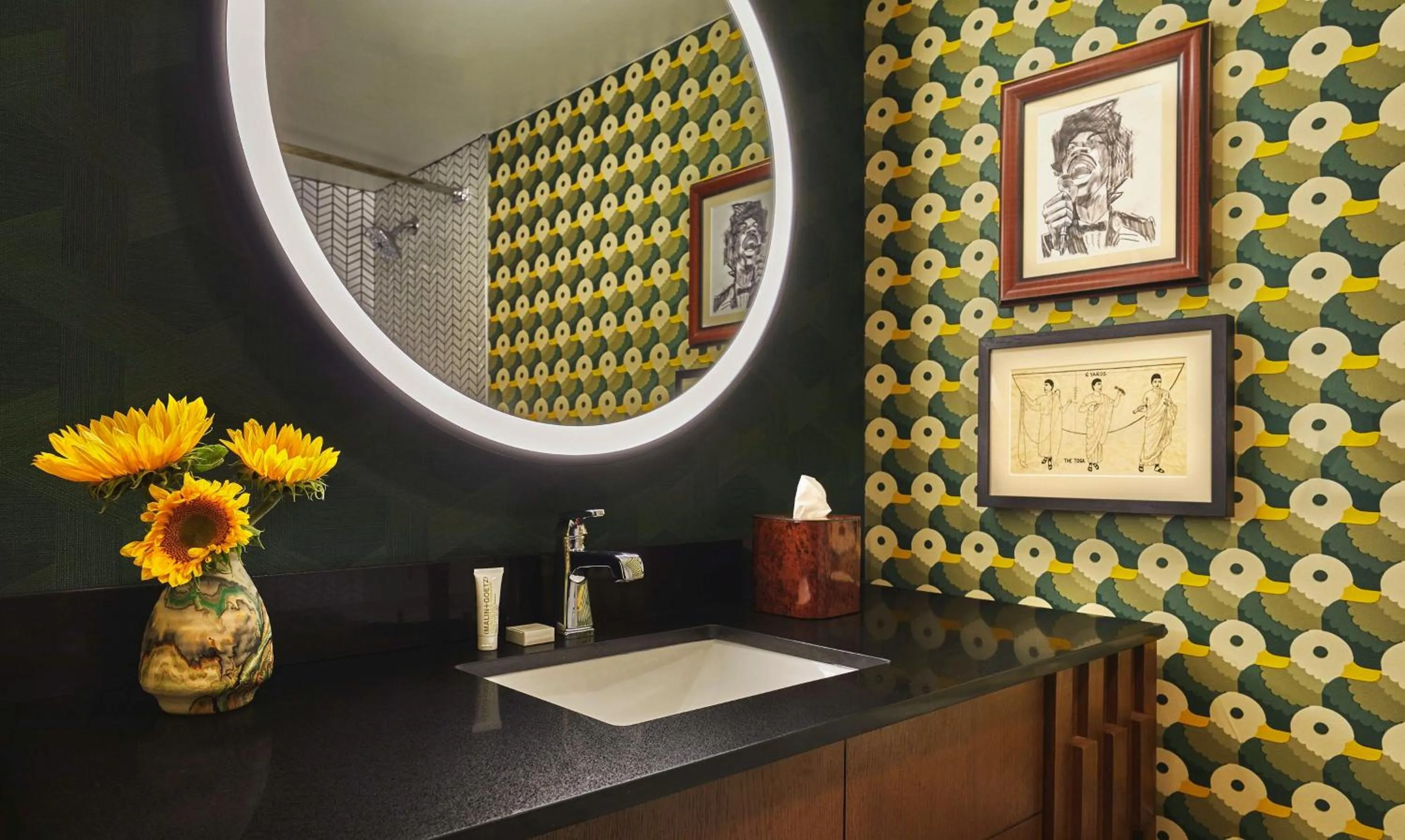 Bathroom in Graduate by Hilton Eugene