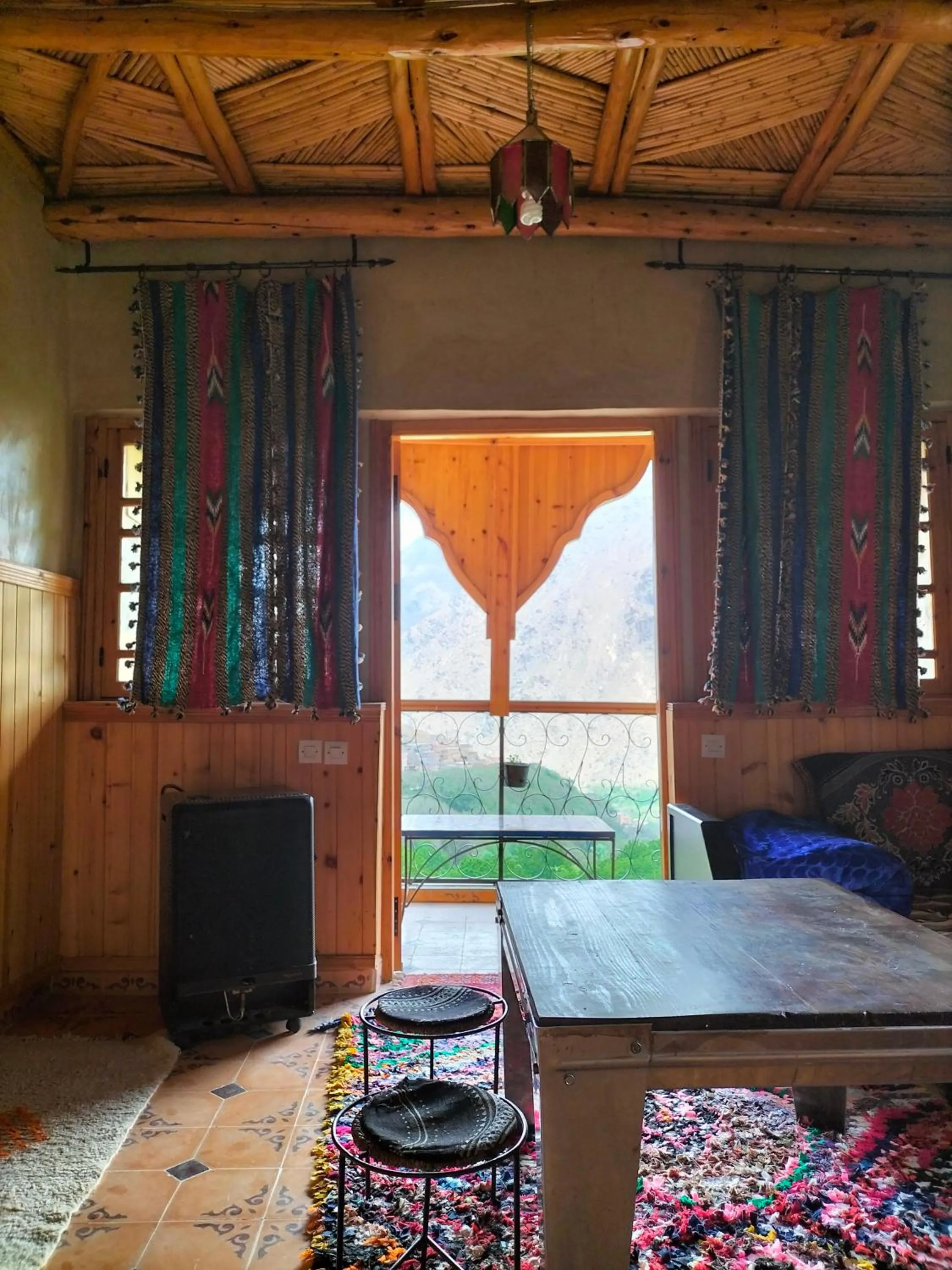 Living room, Bed in Gite Tizi Mizik
