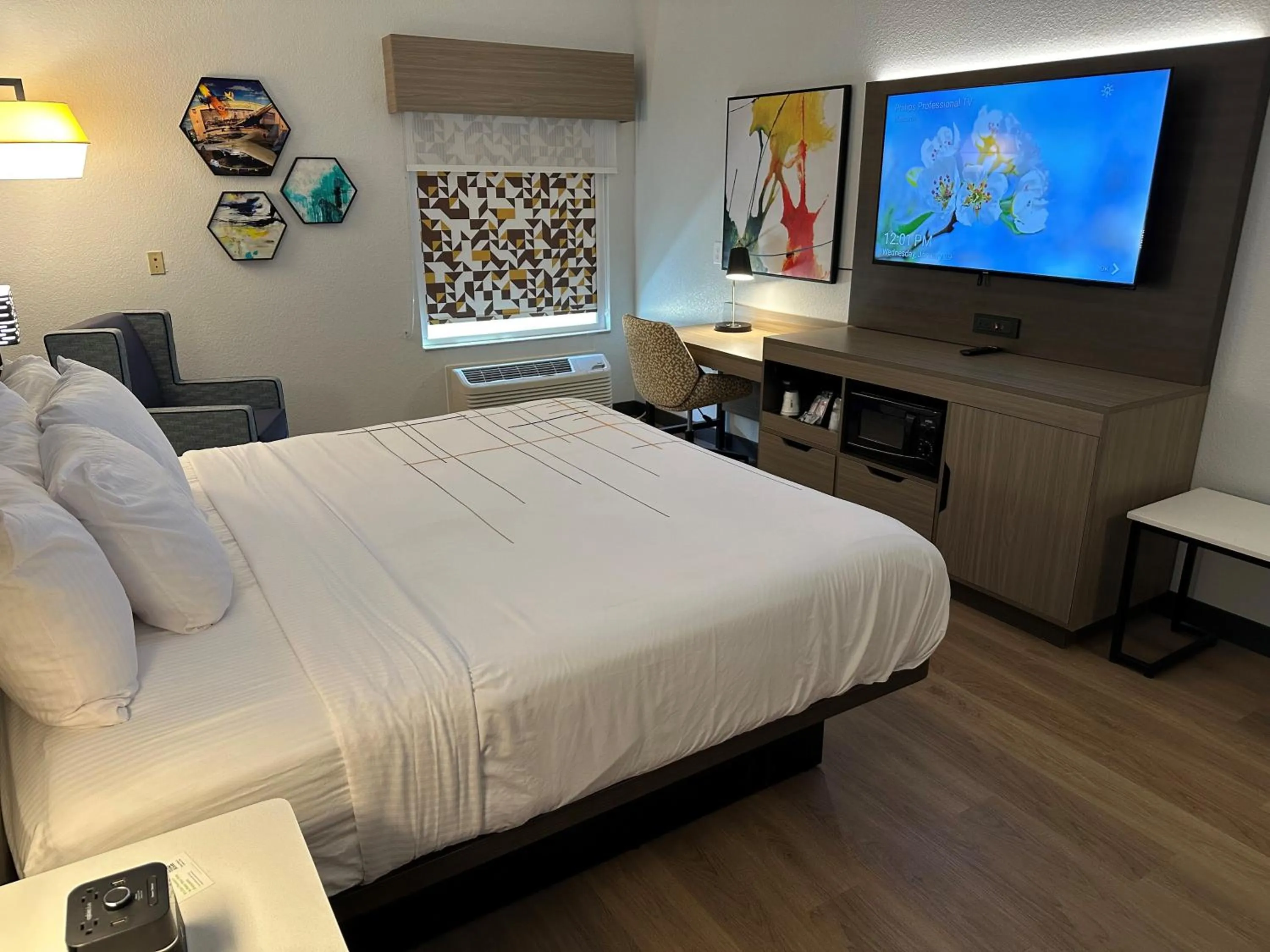 TV and multimedia, Bed in La Quinta by Wyndham Macon West