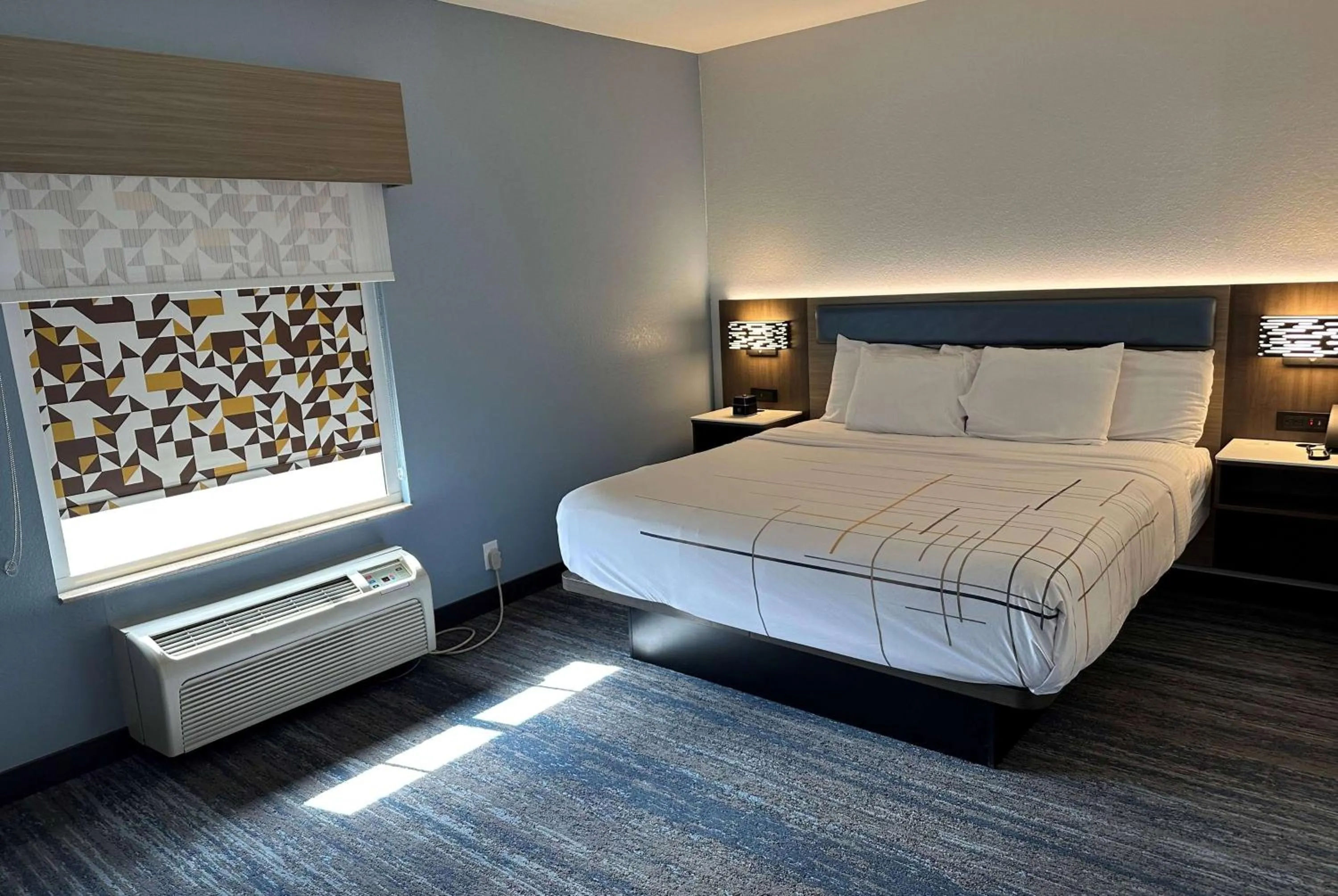 Photo of the whole room, Bed in La Quinta by Wyndham Macon West