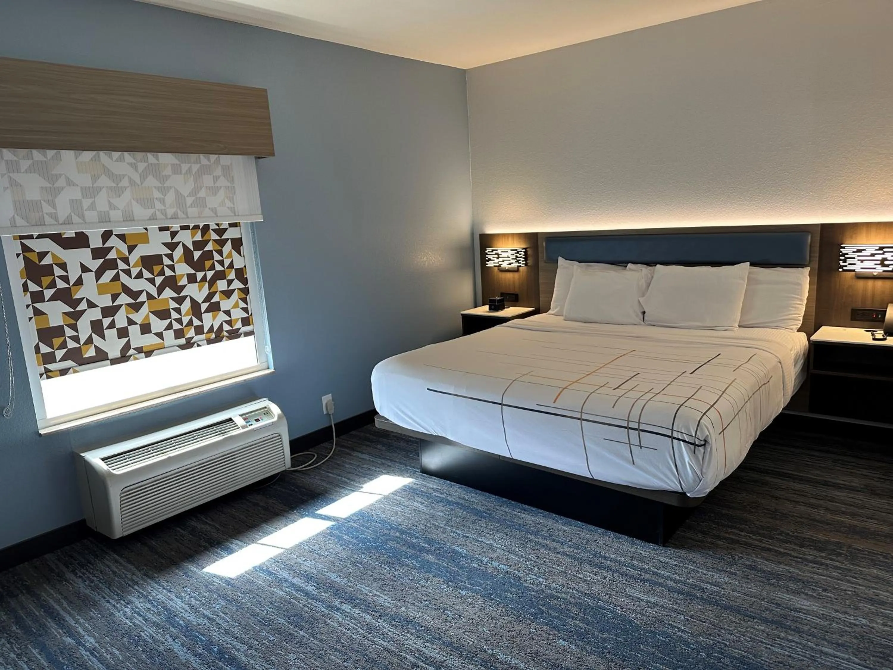 Bed in La Quinta by Wyndham Macon West