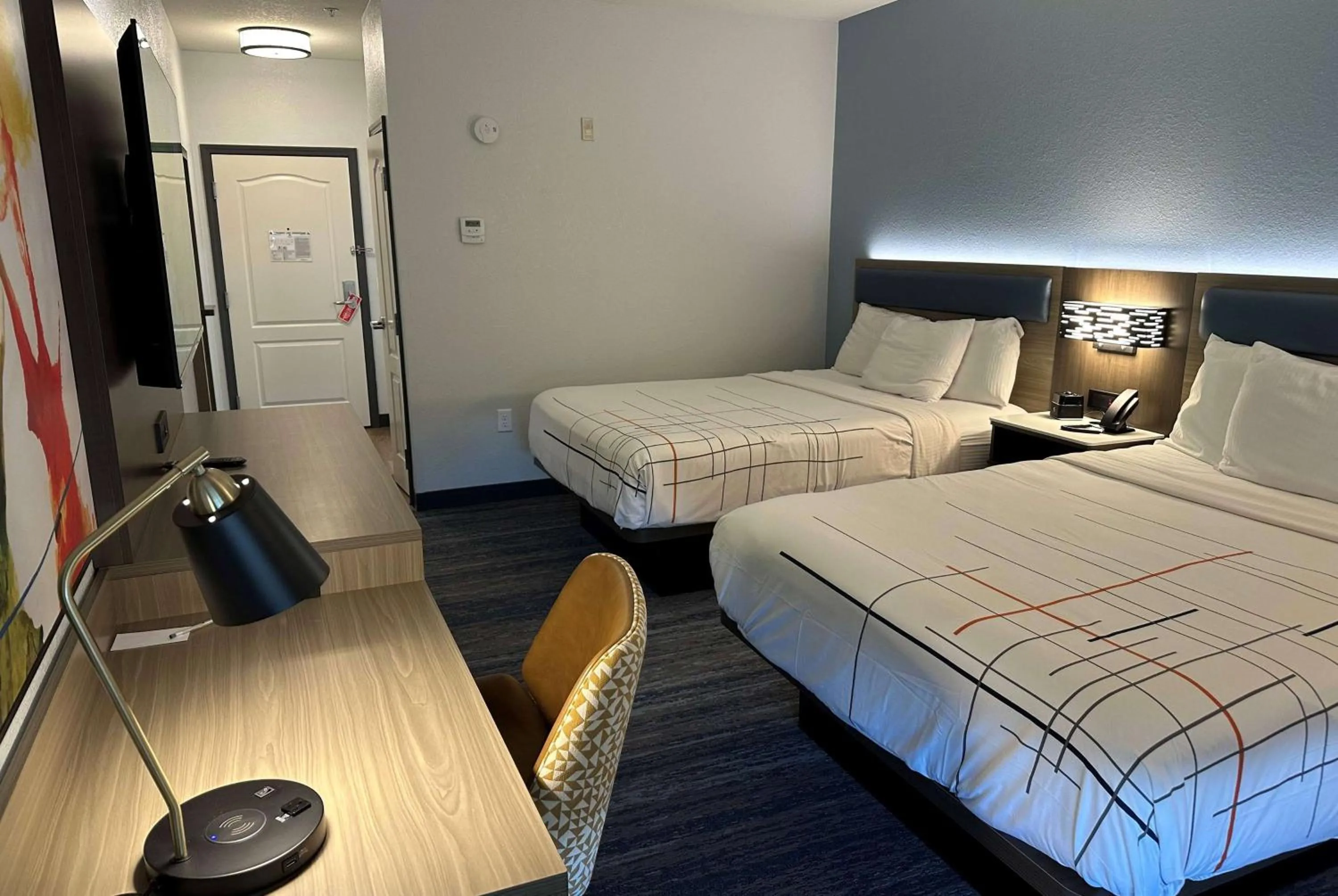 Photo of the whole room, Bed in La Quinta by Wyndham Macon West