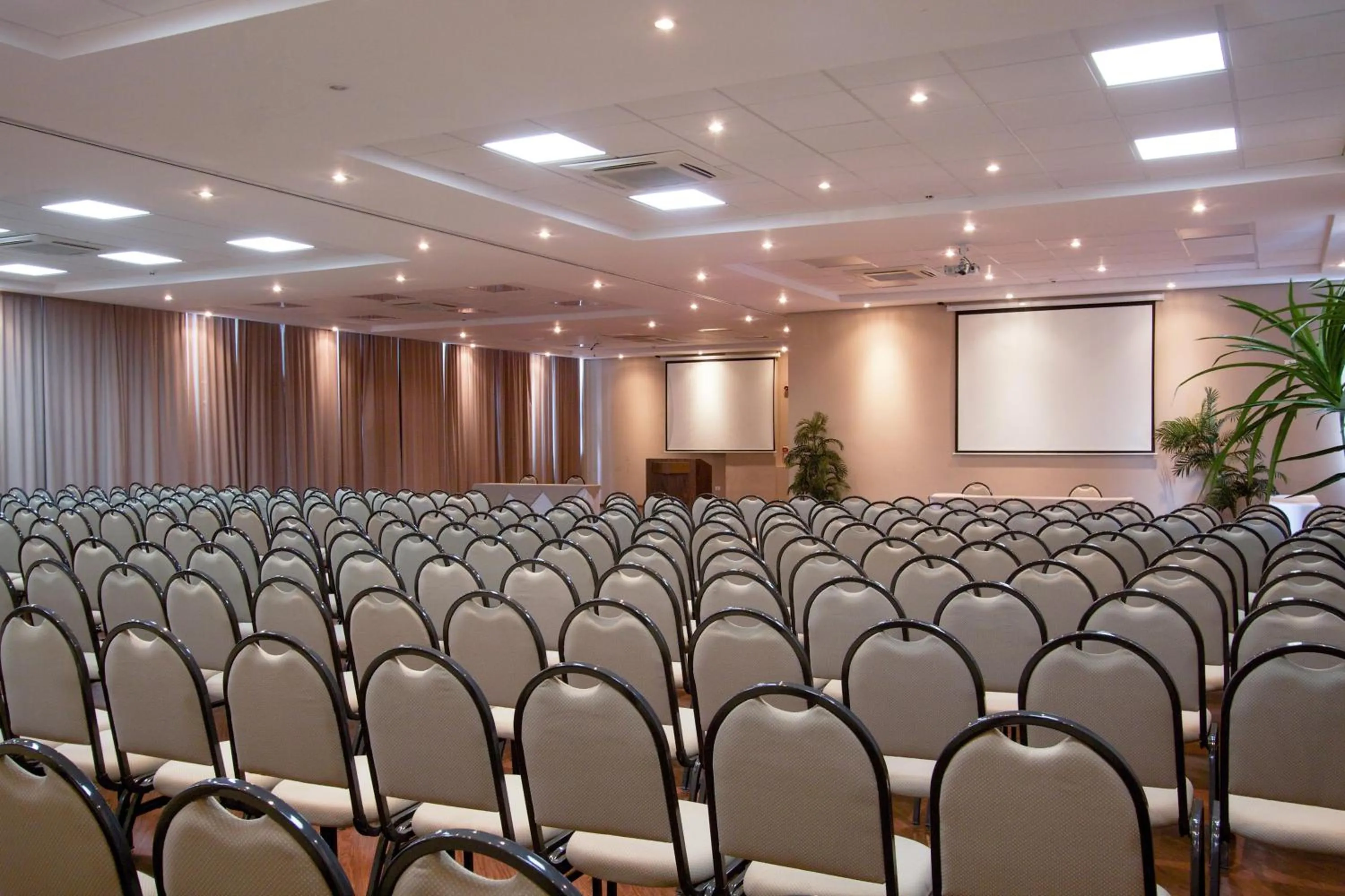 Business facilities in Bristol Portal do Iguaçu Curitiba Aeroporto