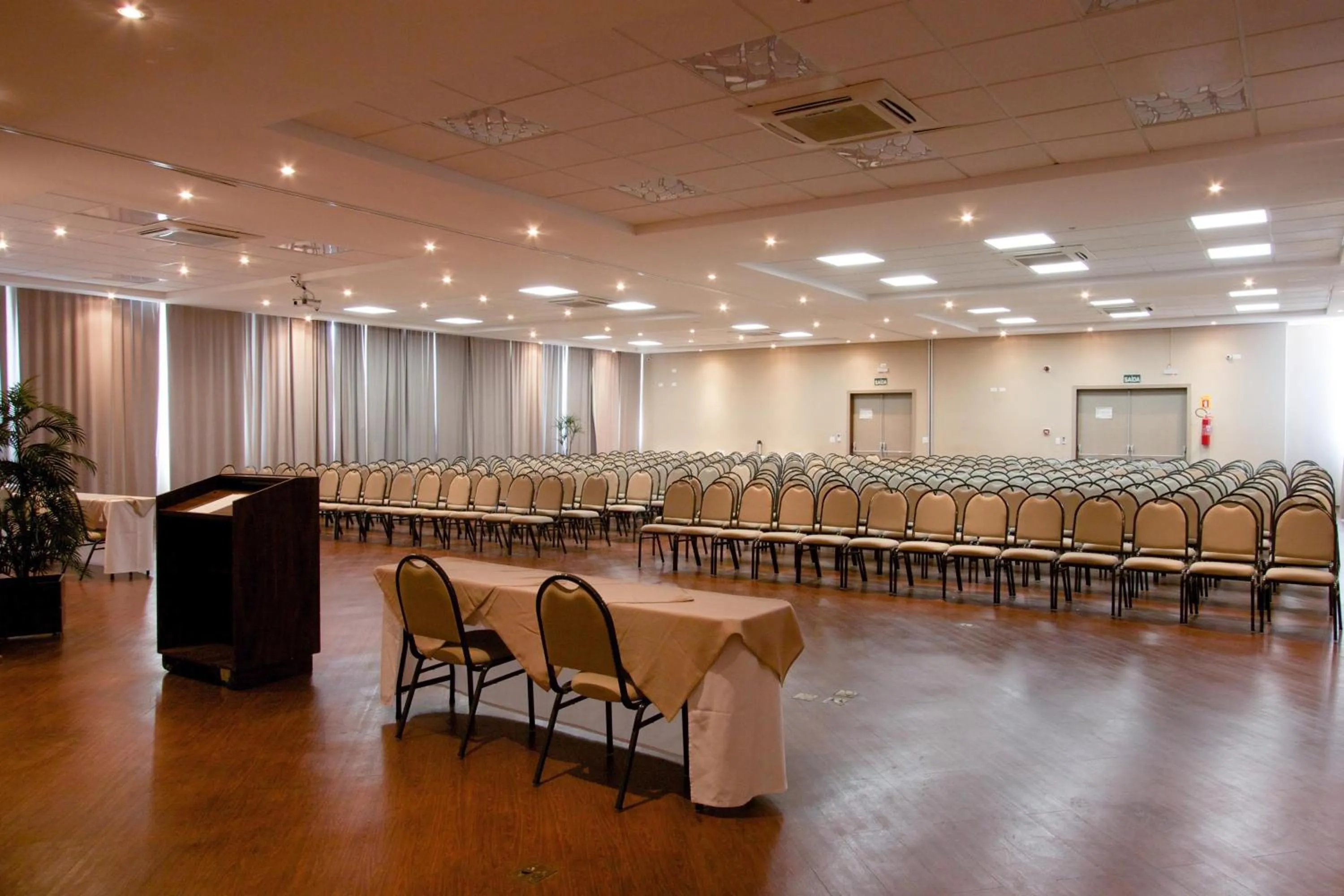 Business facilities in Bristol Portal do Iguaçu Curitiba Aeroporto