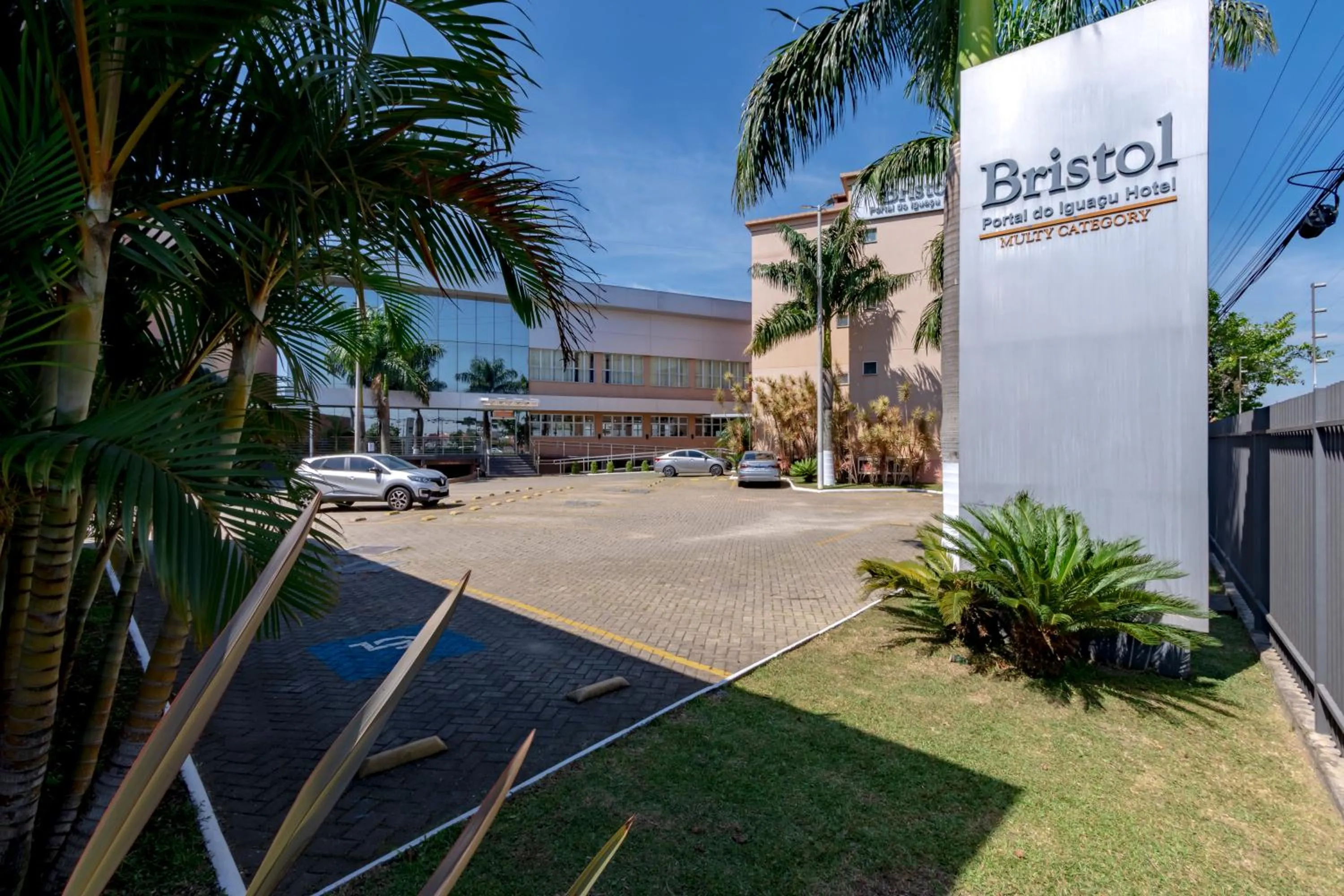 Facade/entrance in Bristol Portal do Iguaçu Curitiba Aeroporto