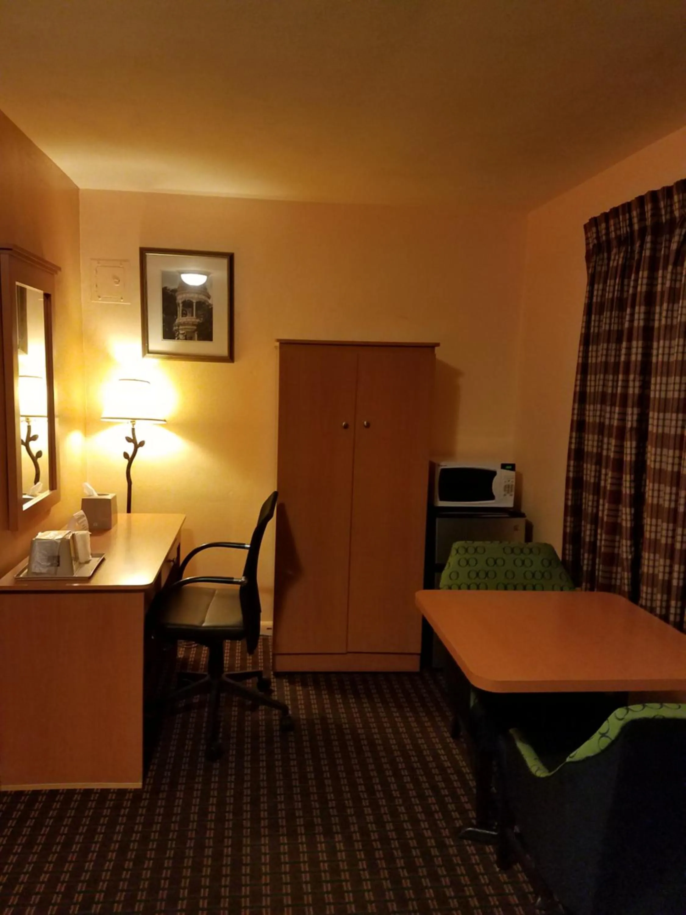 Bed in Scottish Inn - Okeechobee